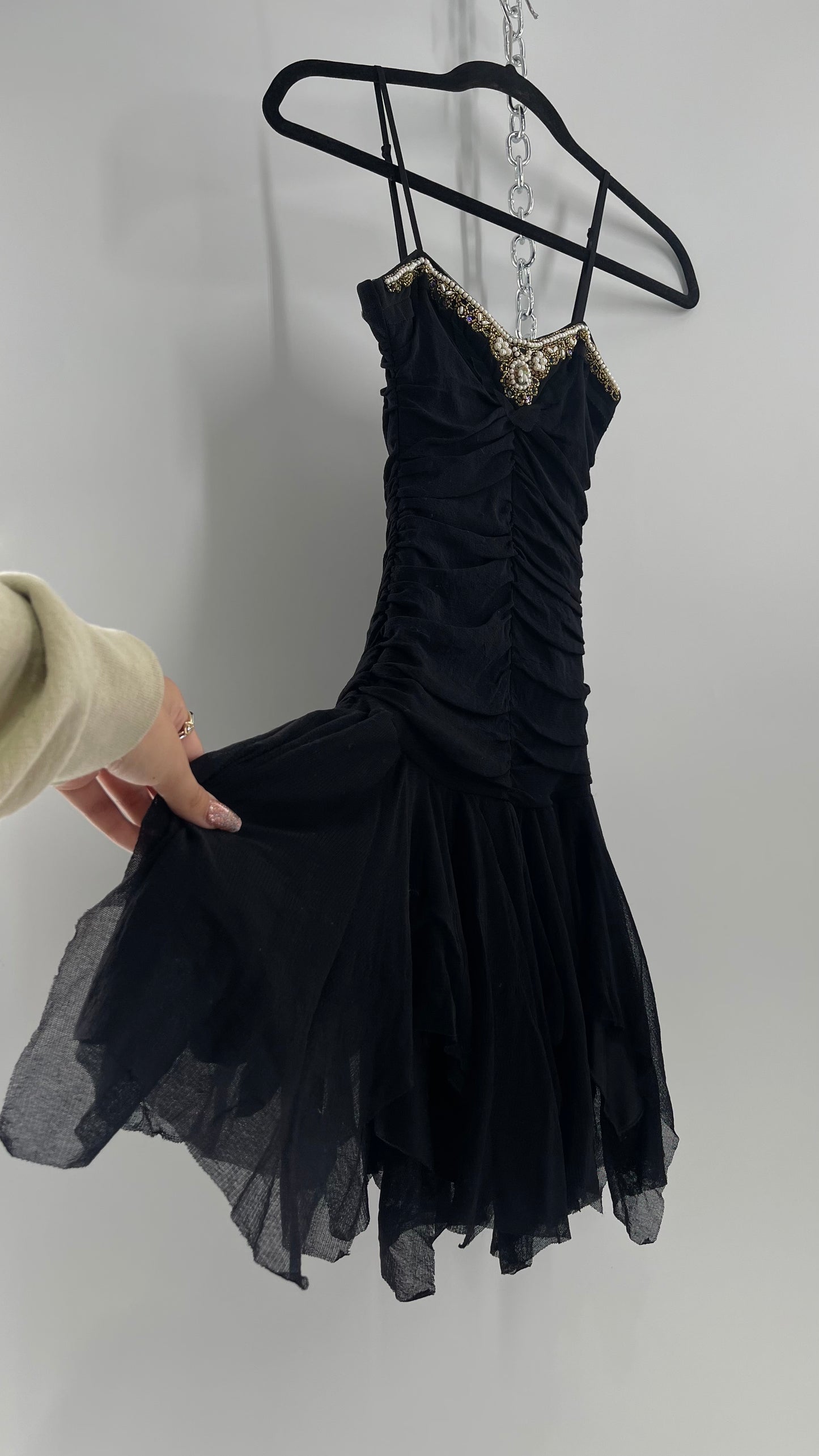 Um Deix Trois - Saks Fifth Avenue - Vintage -  Black Sleeveless Dress Ruched Bodice With Beaded Neckline ( Size 14 )