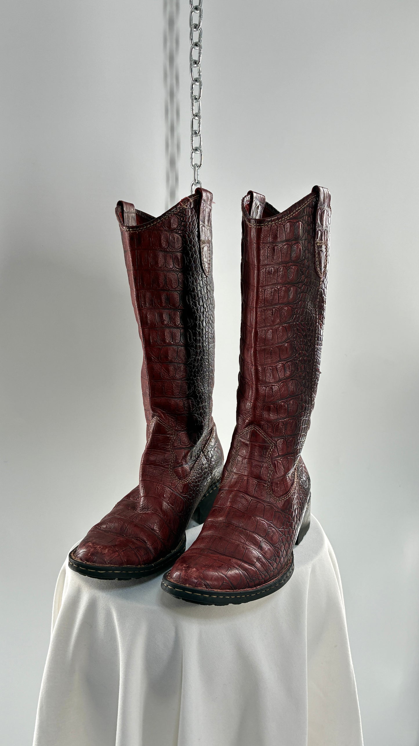 Vintage BORN Red Genuine Leather Crocodile Embossed Pointed Toe Boots (8.5)