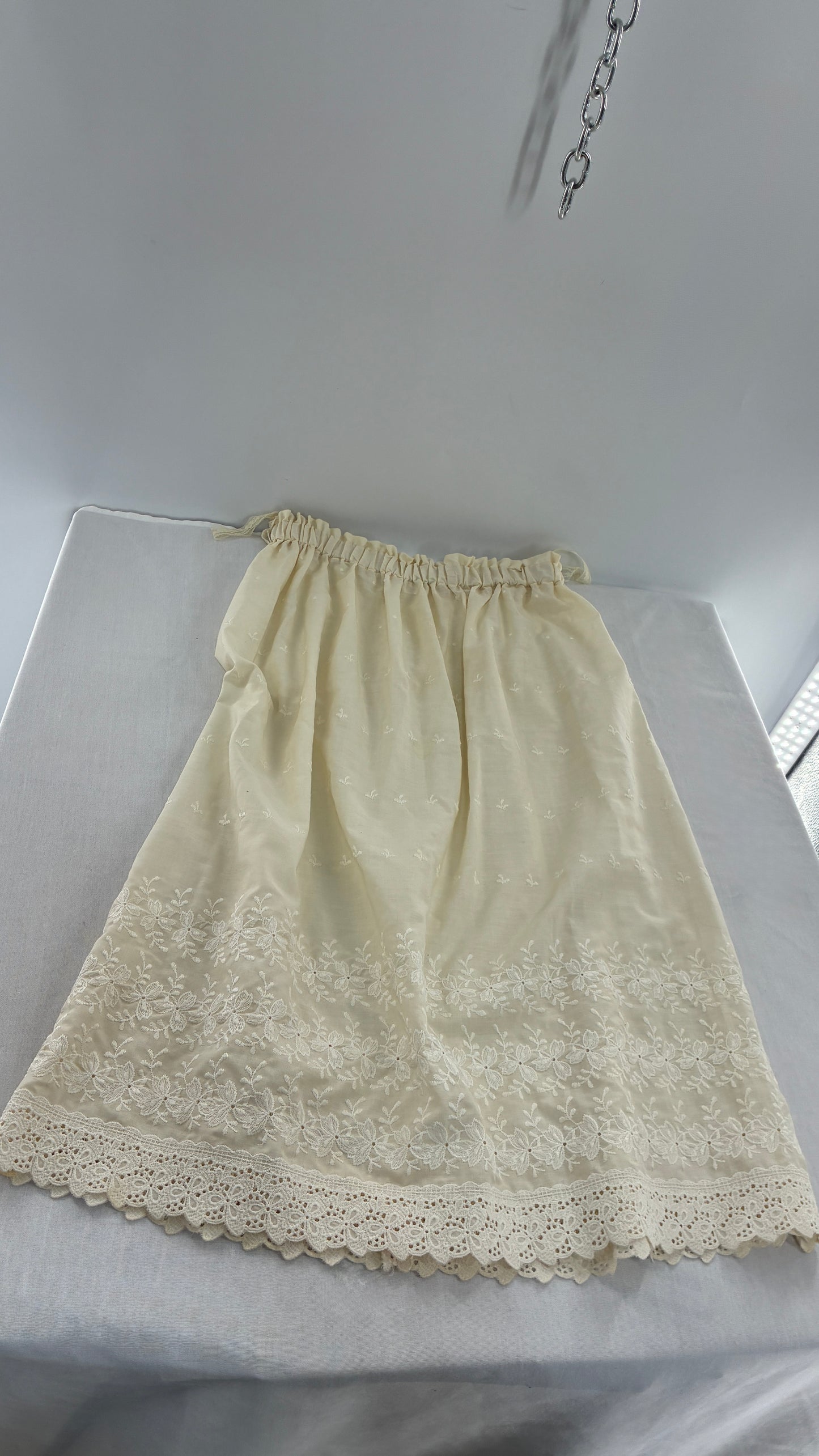 Vintage 1960s Handmade Lace Hem Cotton Skirt with Embroidered Patterning (XS/S)