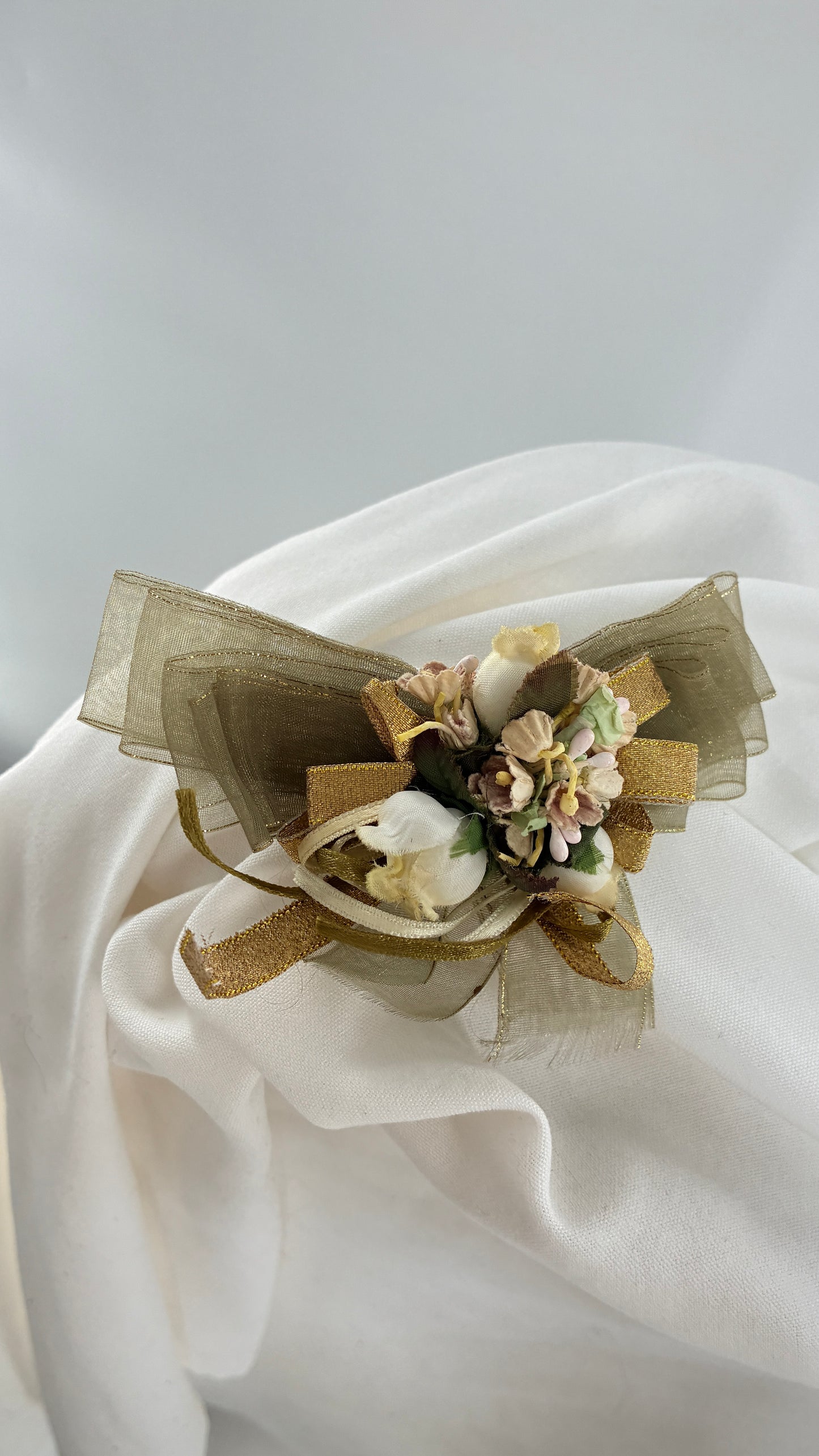 Vintage 1950s Ribbon Lace Floral Brooch  Pin