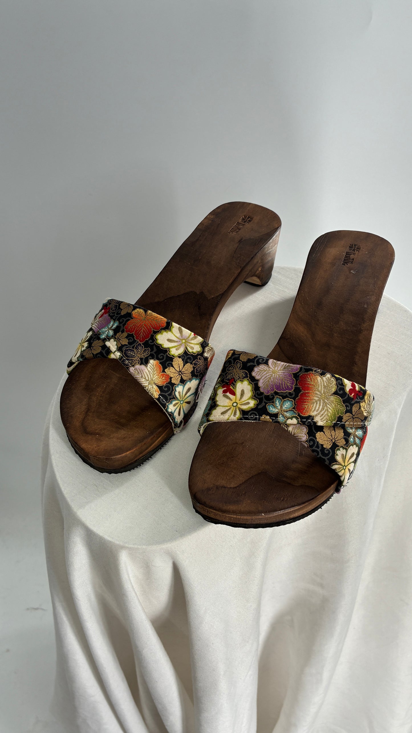 Vintage HUANG Wooden Sandal Clog with Floral Patterned Strap (8.5)
