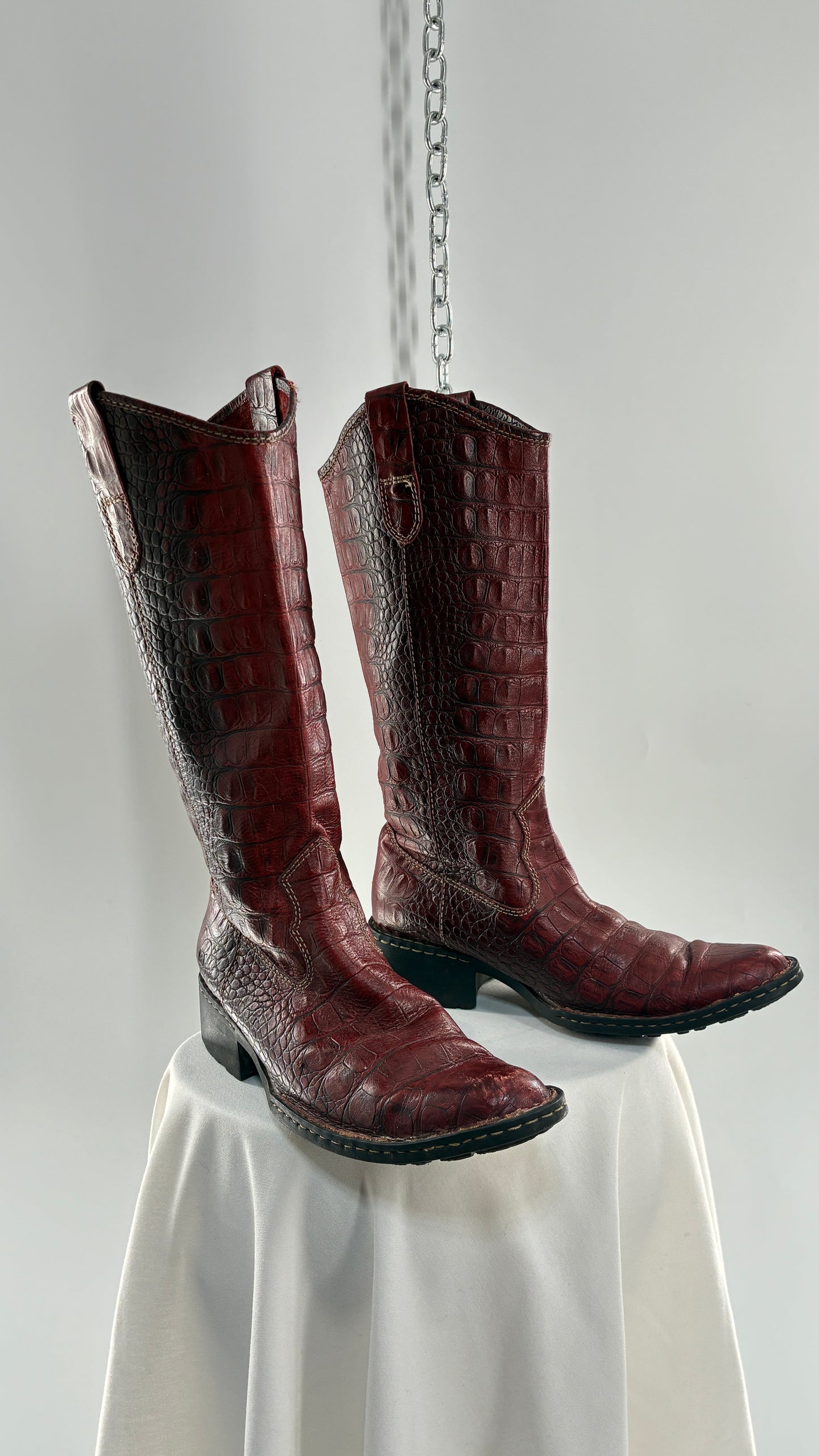 Vintage BORN Red Genuine Leather Crocodile Embossed Pointed Toe Boots (8.5)