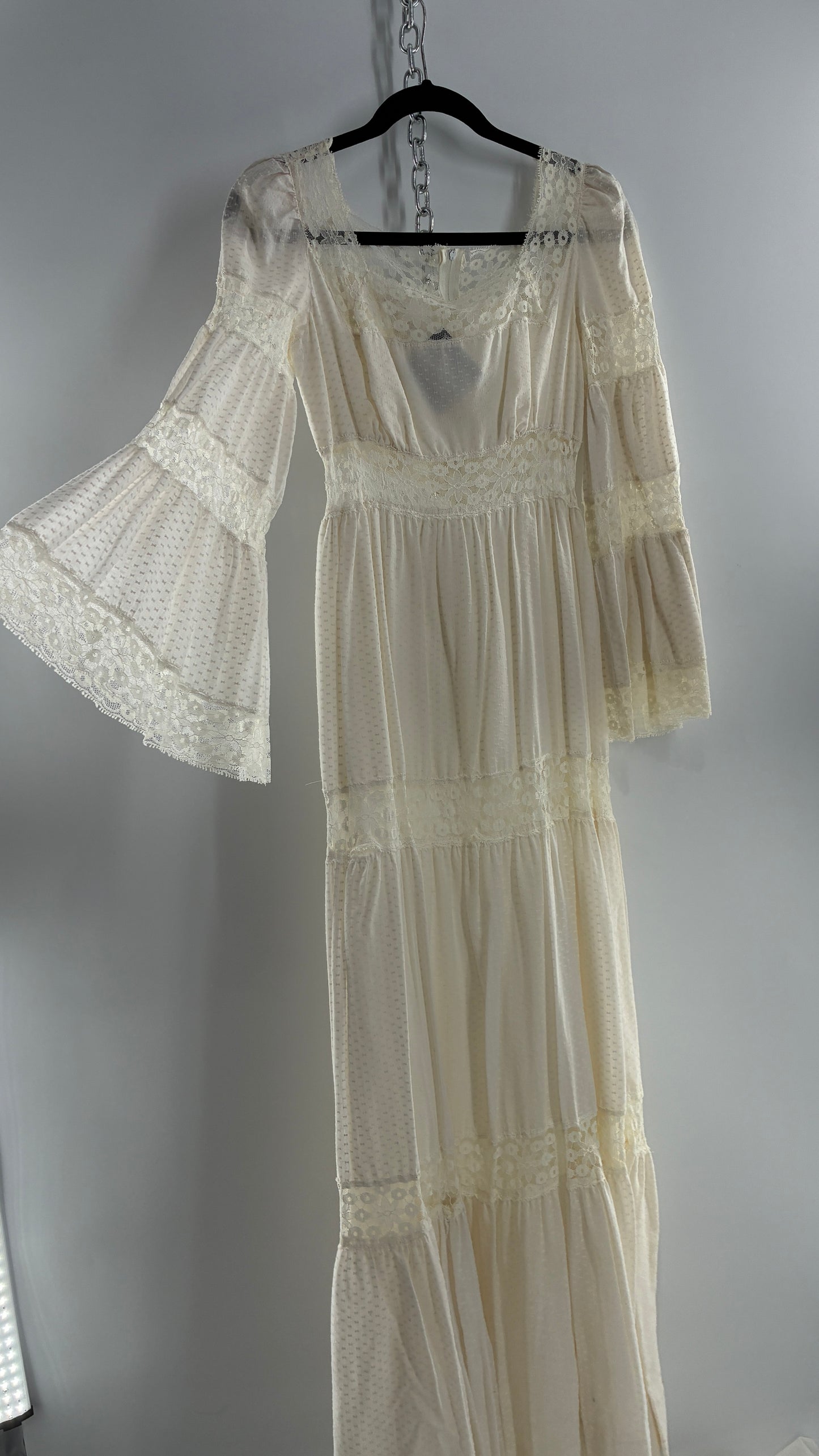 Vintage 1970s Off White Handmade Bell Sleeve Possible Wedding Gown (XS/Small)