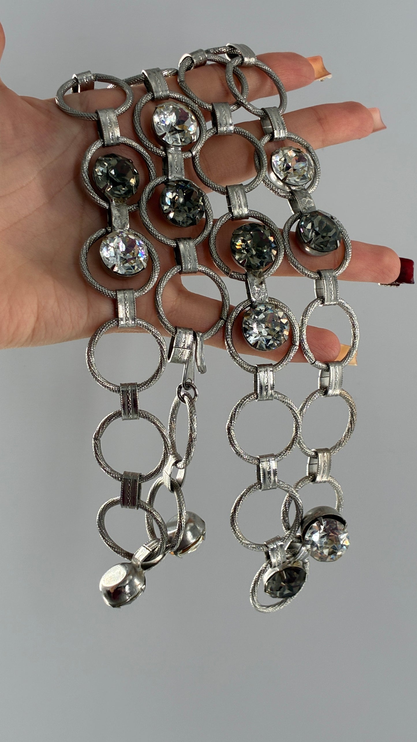 Vintage Metal Chain Silver Belt with Interlinked Rhinestone Detailing (One Size)