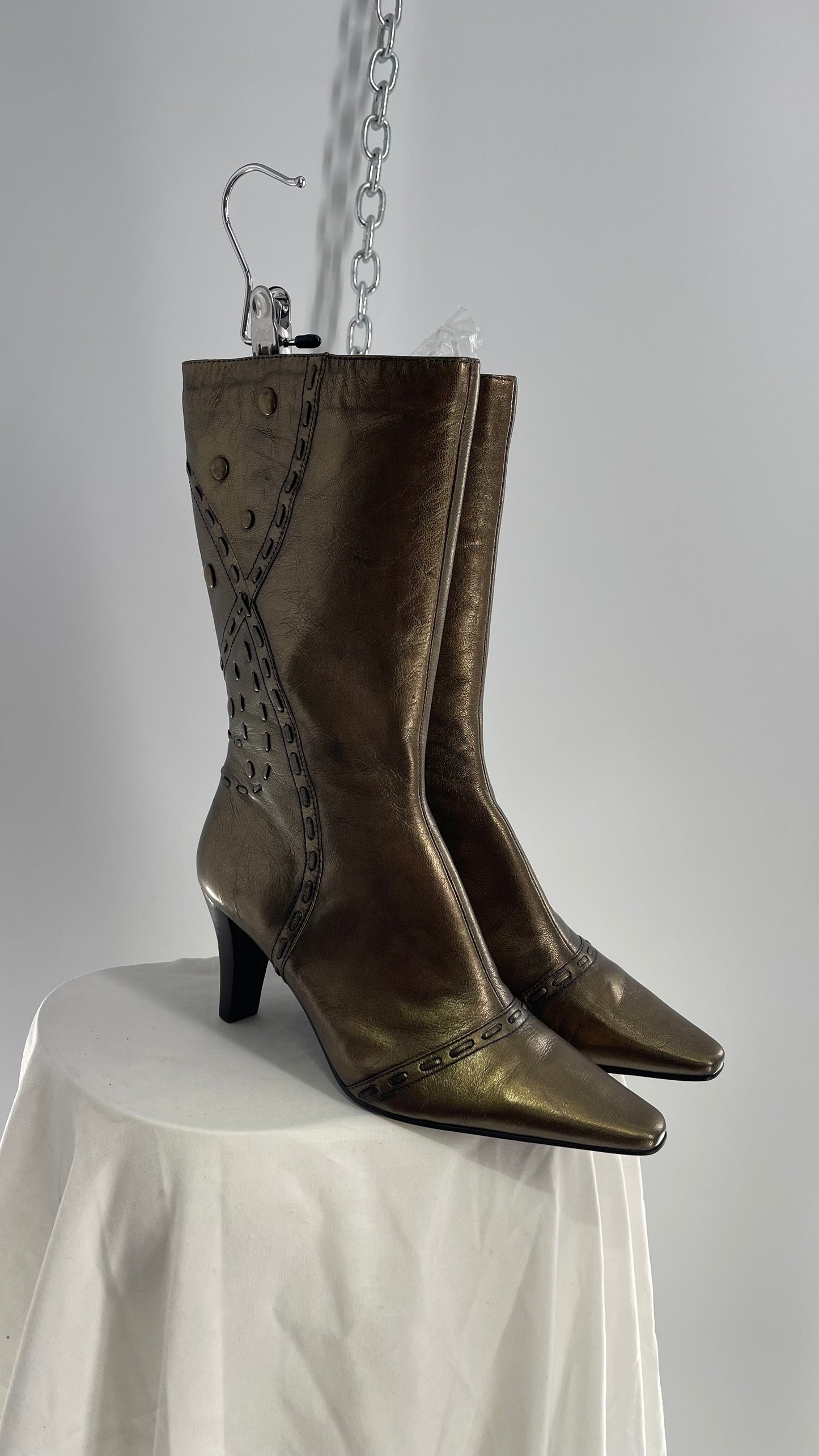 Vintage BANDOLINO Bronze Metallic Pointed Toe Boots with Leather Stitching and Studded Details (7)