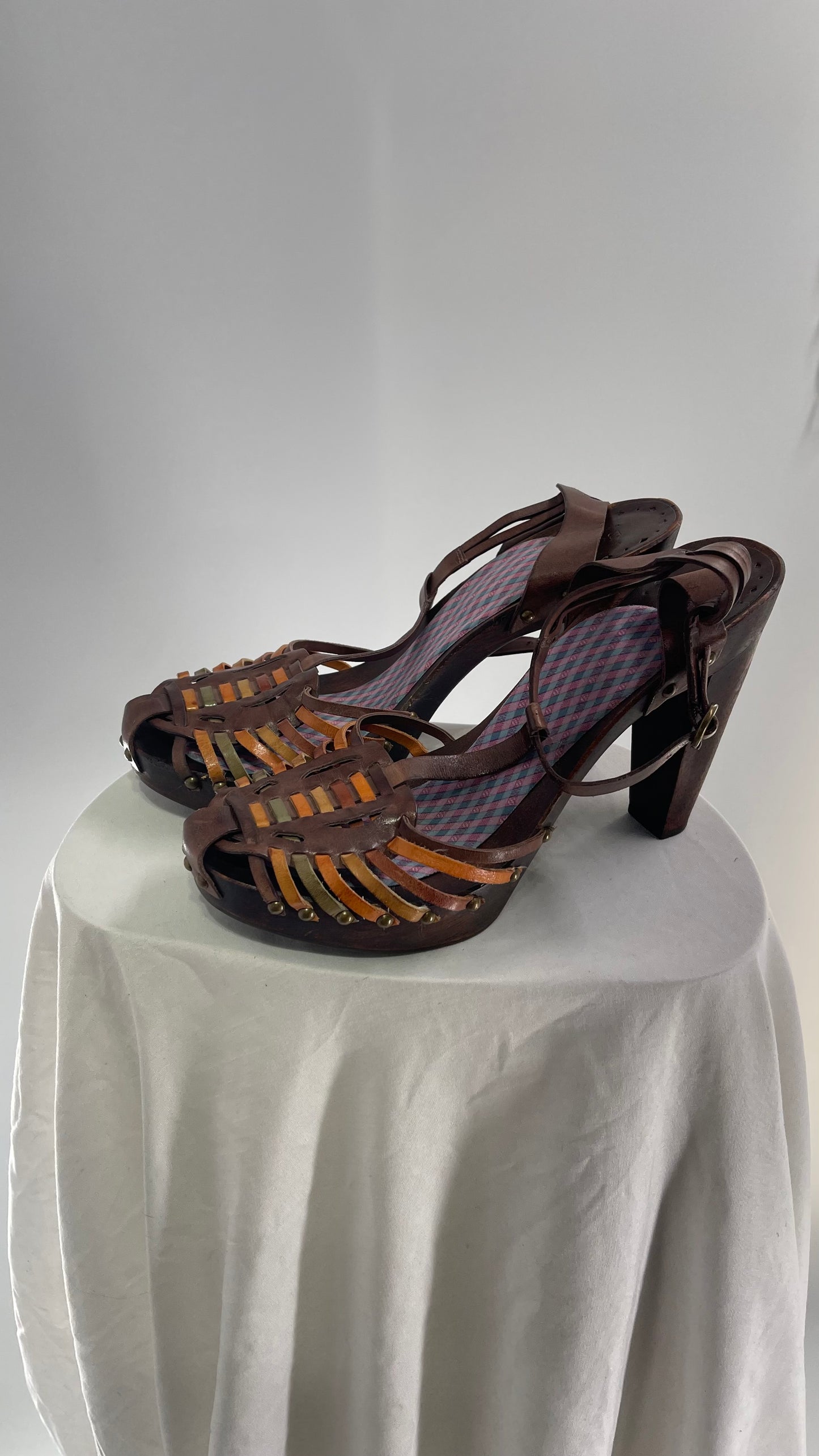 Vintage 1990s BCBGIRLS Wooden Clog Heel with Leather Woven Front (41)