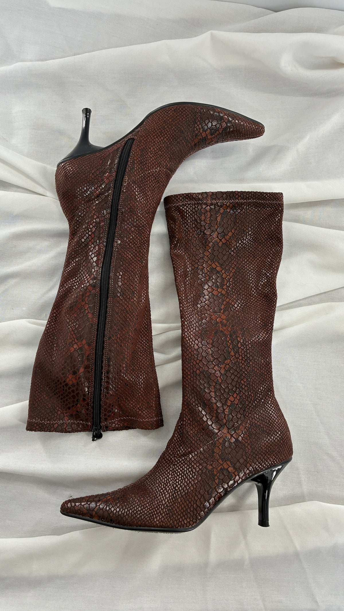 Vintage 1990s HIGHLIGHTS Snake Patterned Glossy, Pointed Toe, Heeled Boots (9)