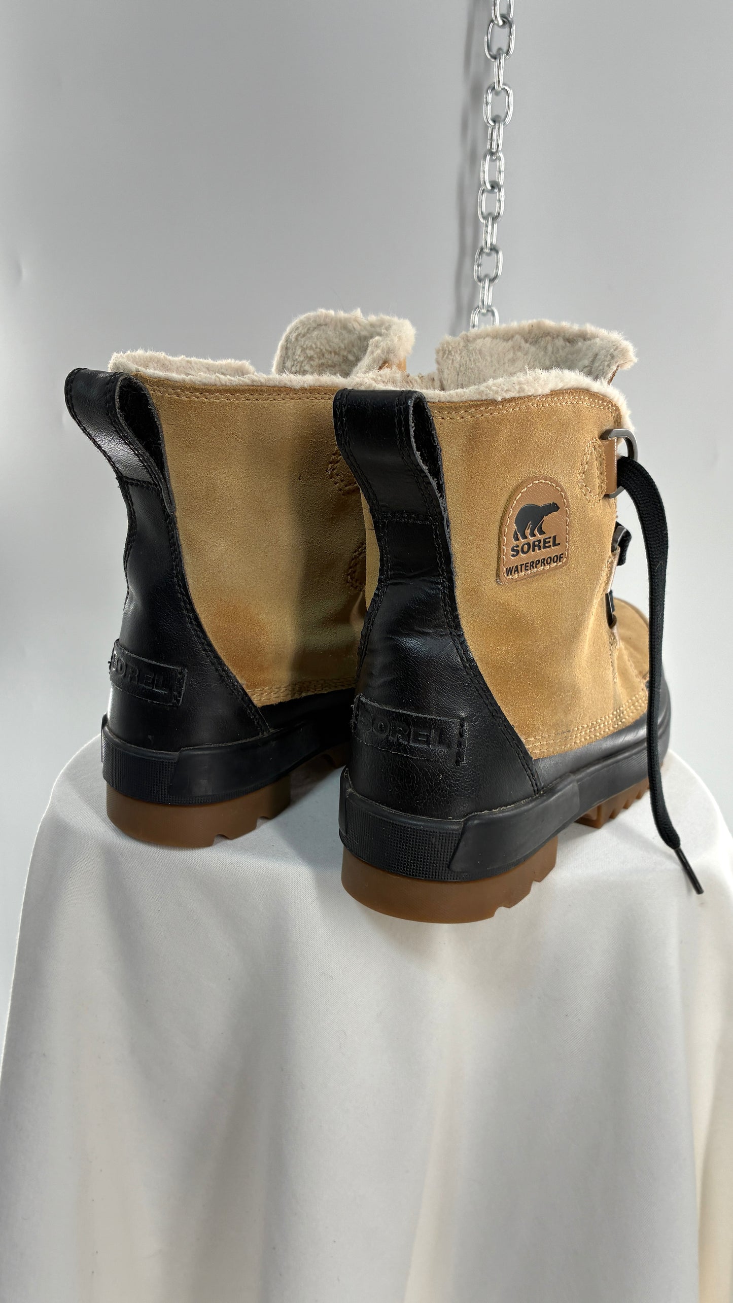 SOREL Tivoli Boots Tan with Thick Black Laces (7.5)