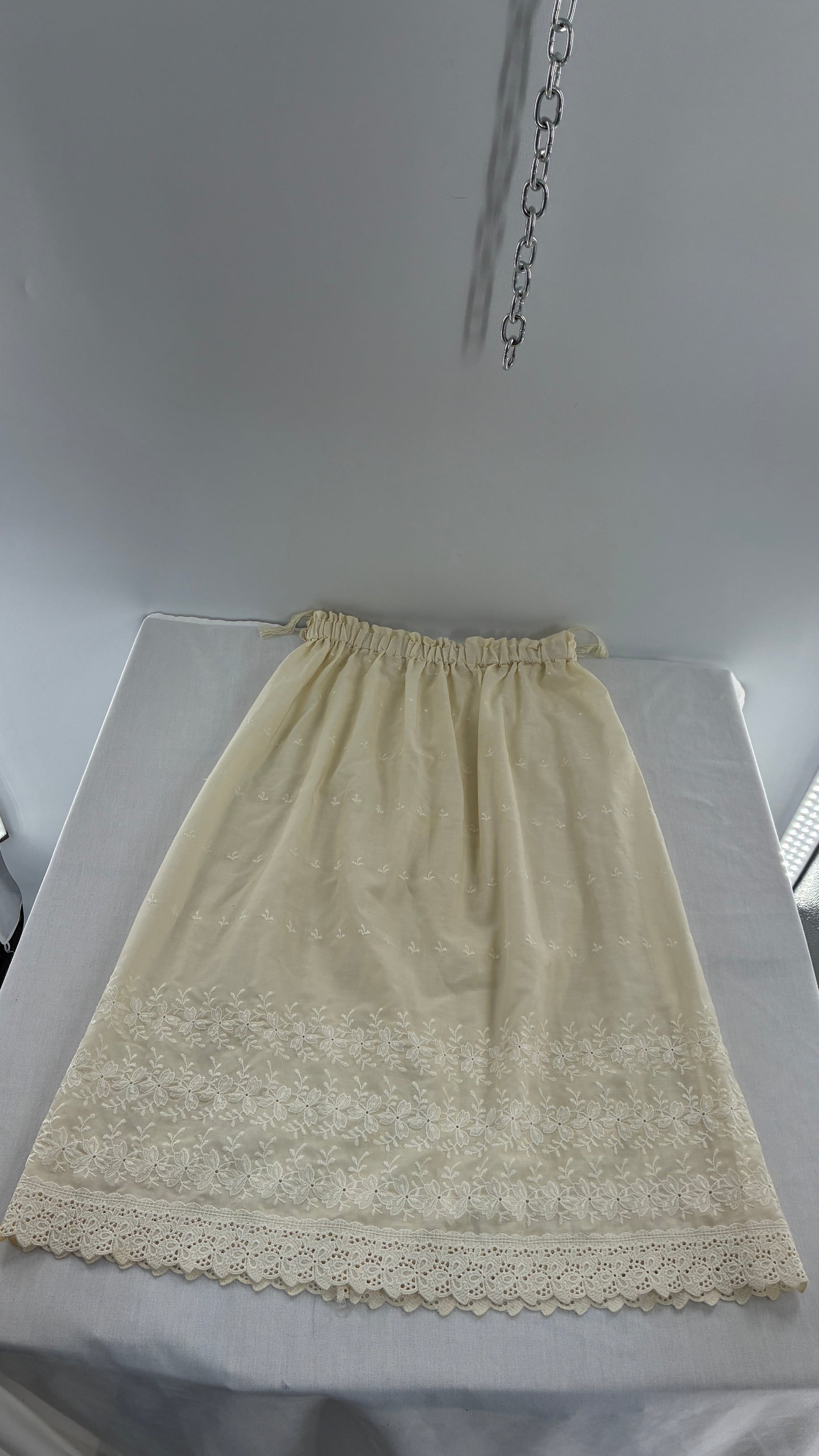 Vintage 1960s Handmade Lace Hem Cotton Skirt with Embroidered Patterning (XS/S)