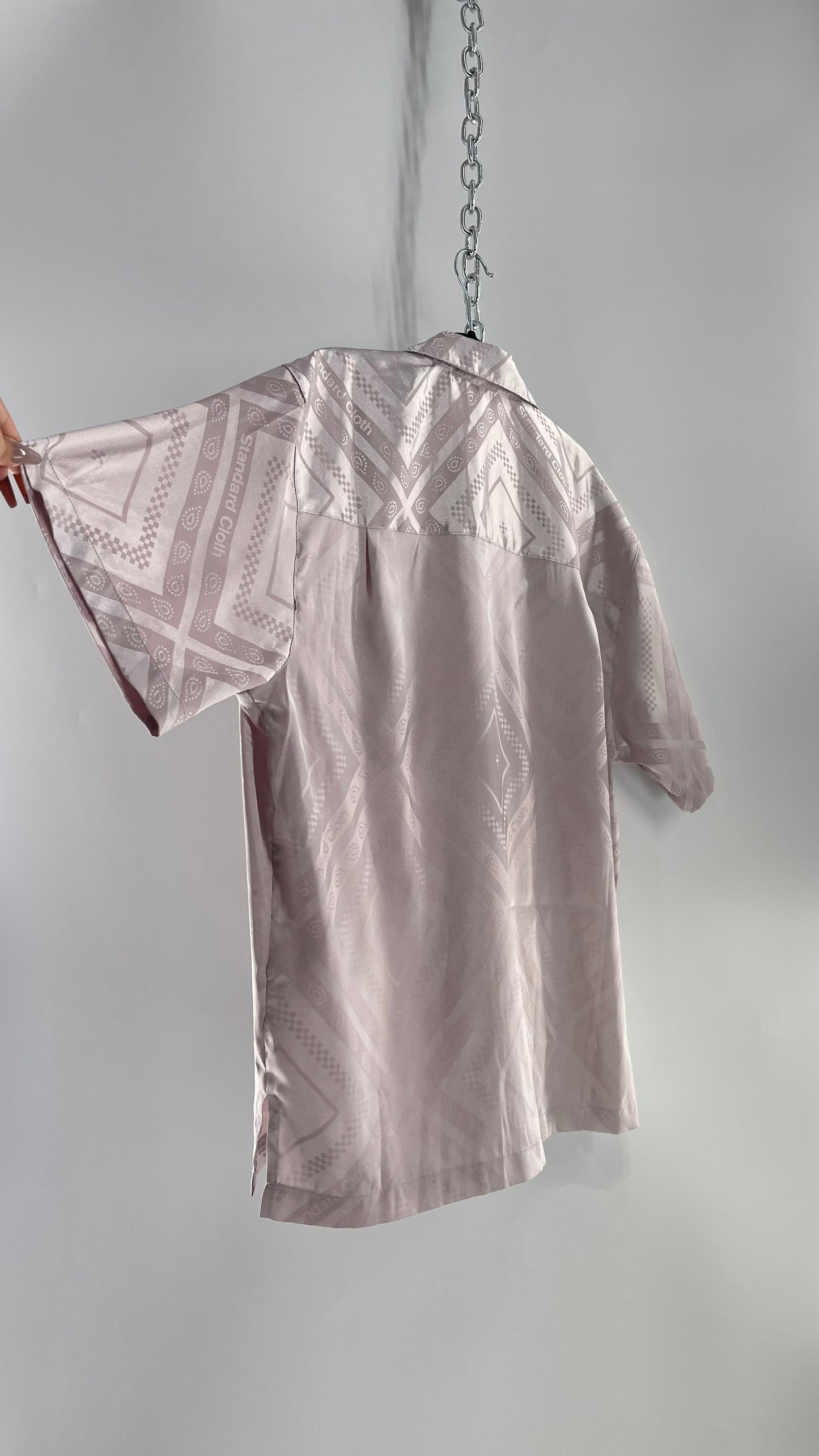 STANDARD/CLOTH Men’s Silver/Lilac Silky Shiny Button Up Short Sleeve (Large)