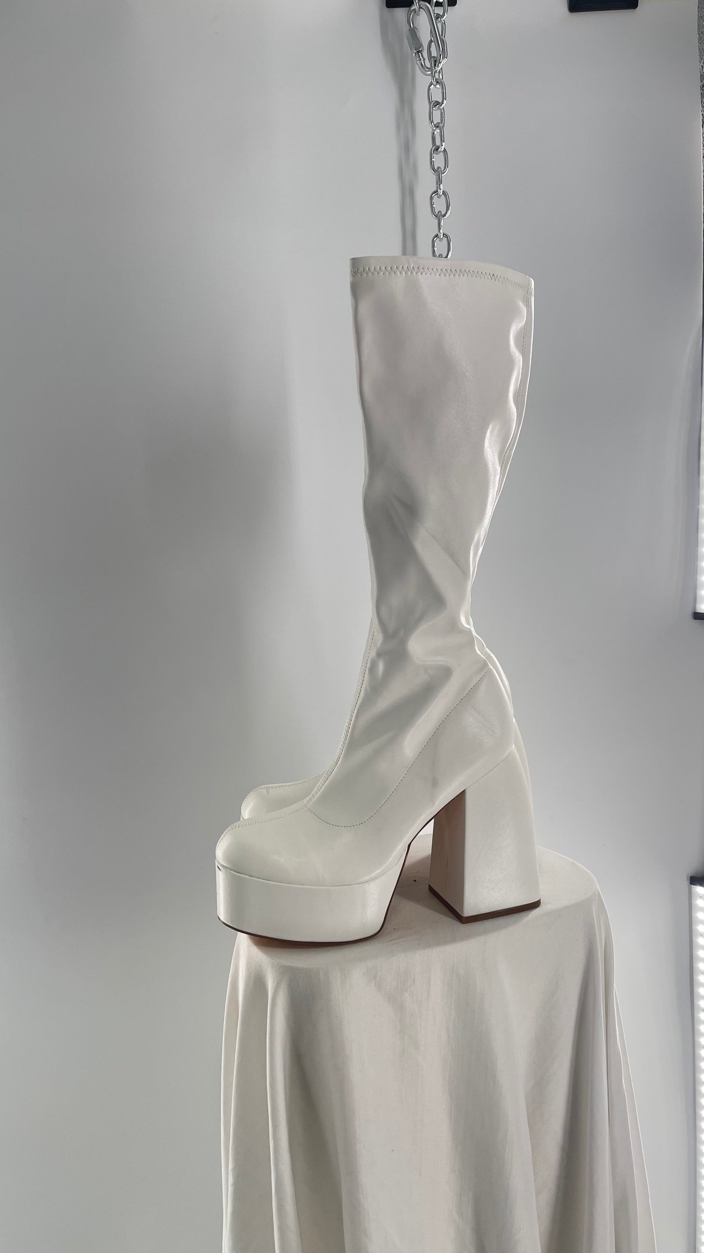 Liliana White Platform Gogo Knee High Boots (7.5)