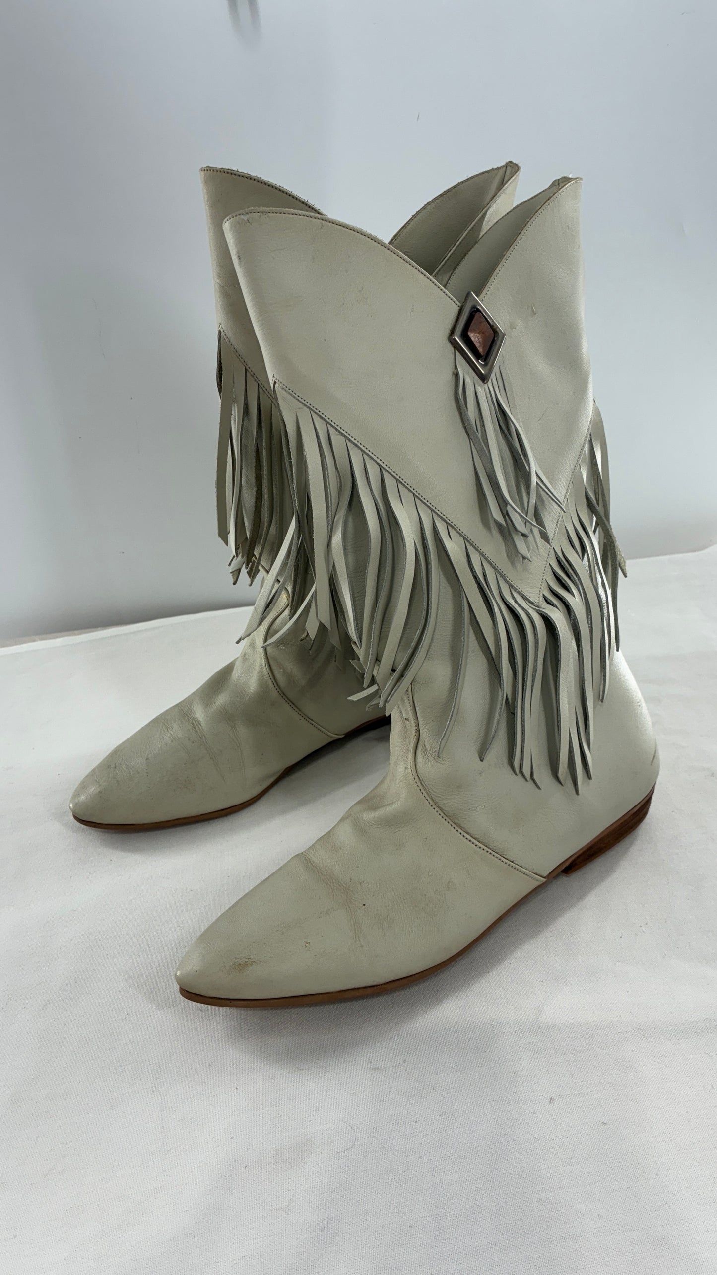 LJ SIMONE NEW YORK Off White, Slouchy Genuine Leather Fringed Boots (6.5)