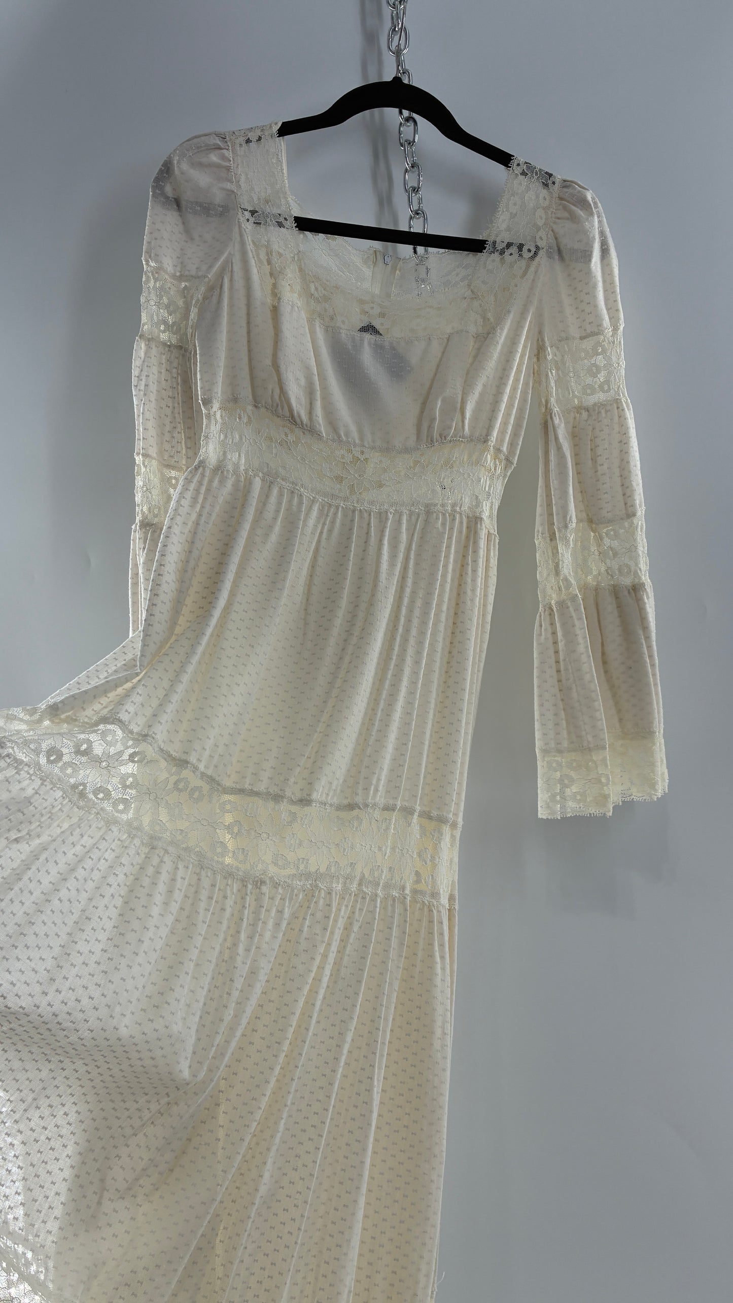 Vintage 1970s Off White Handmade Bell Sleeve Possible Wedding Gown (XS/Small)