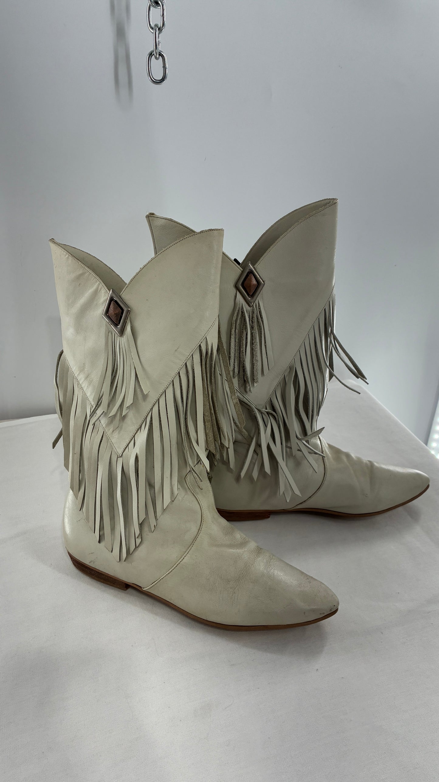 LJ SIMONE NEW YORK Off White, Slouchy Genuine Leather Fringed Boots (6.5)