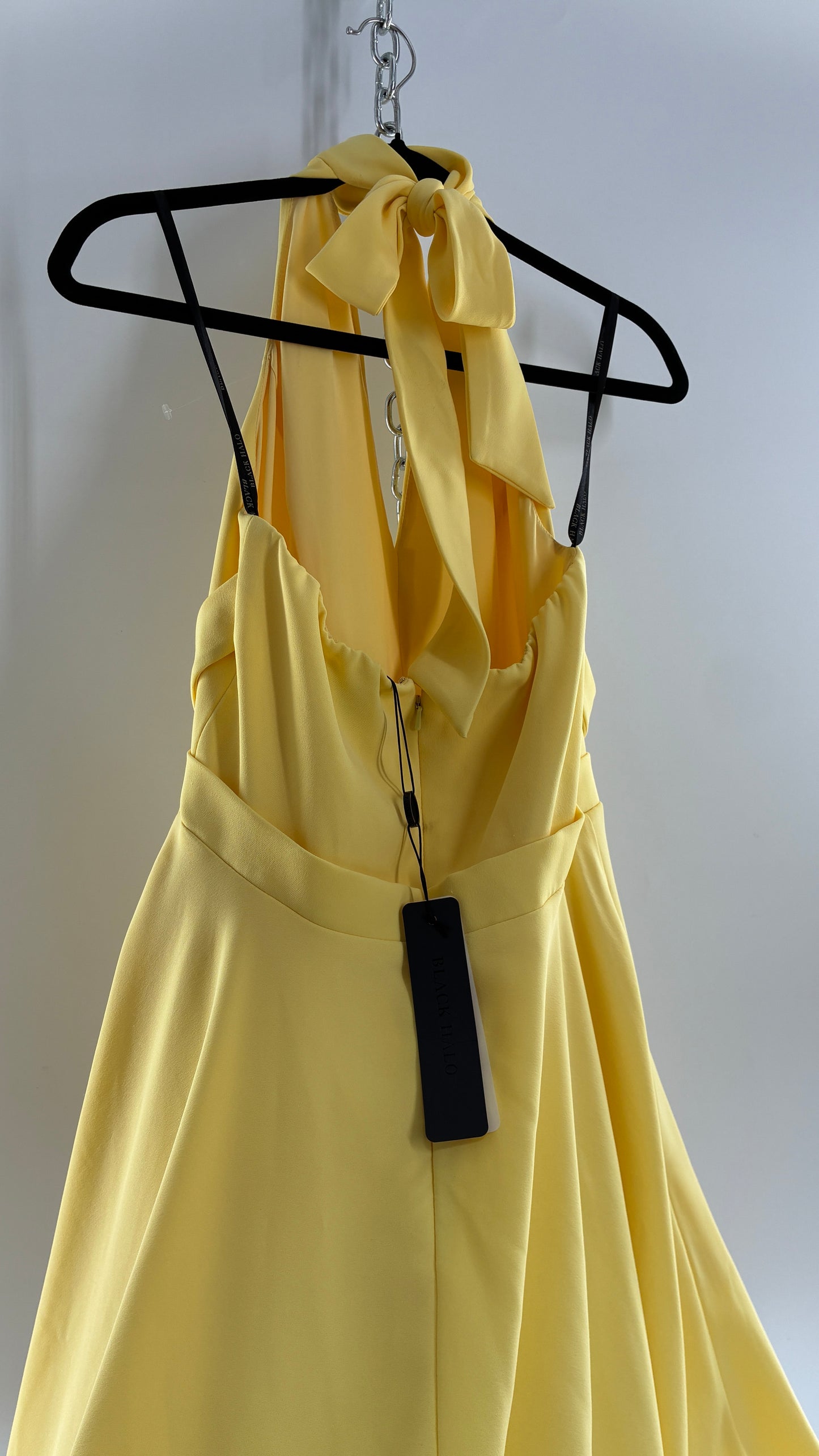 BLACK HALO Yellow High Neck Open Back 1950s Style Circle Skirt Dress with Tags Attached (8,10)