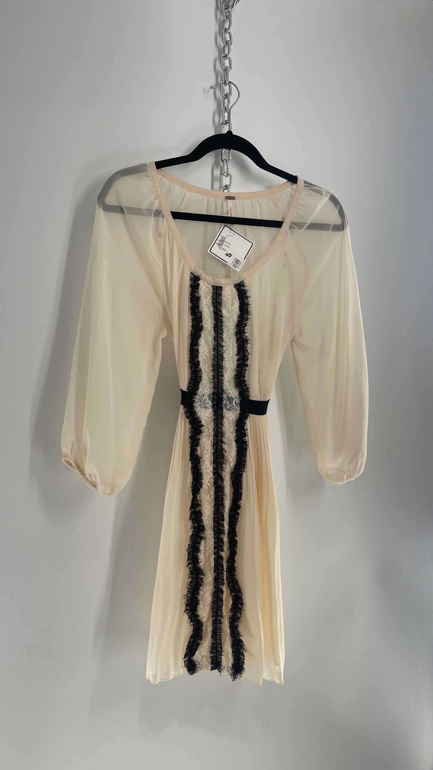 Free People Off White Balloon Sleeve Mini Dress with Black Lace Details (4)