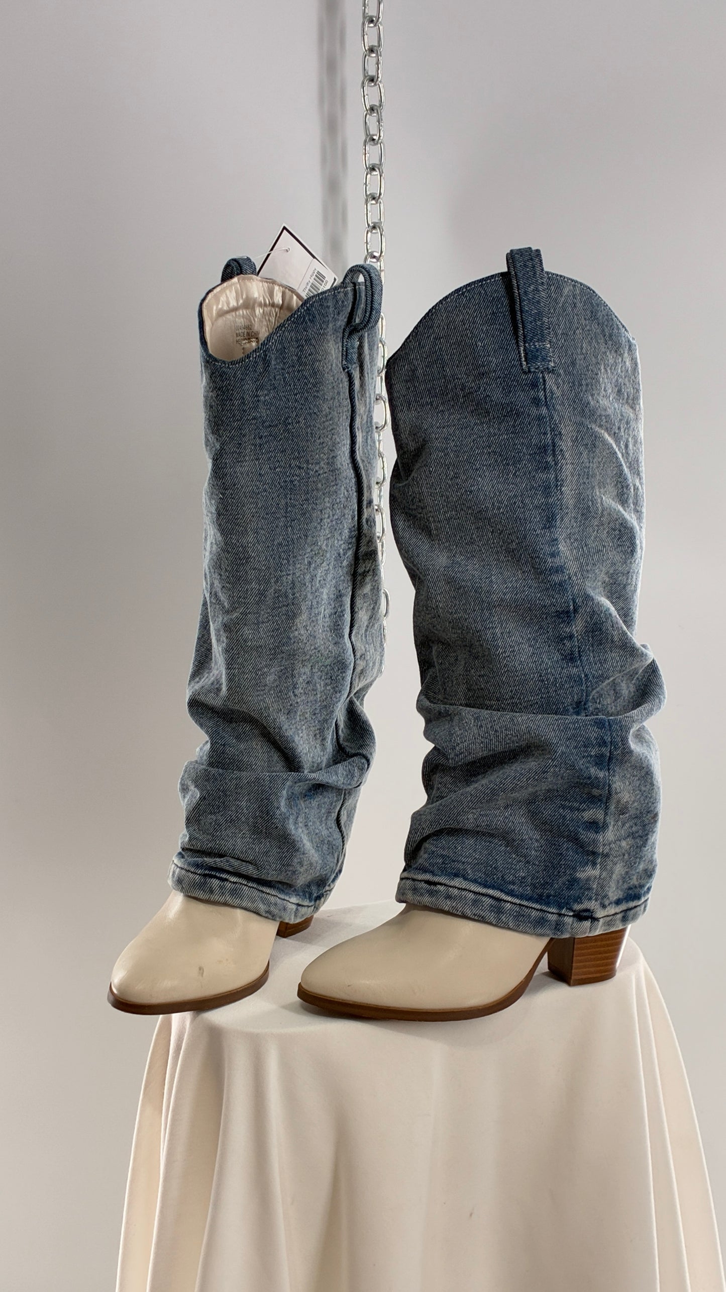 Vintage 2008 White Pointed Toe Boots with Denim Stacked Leg (6)