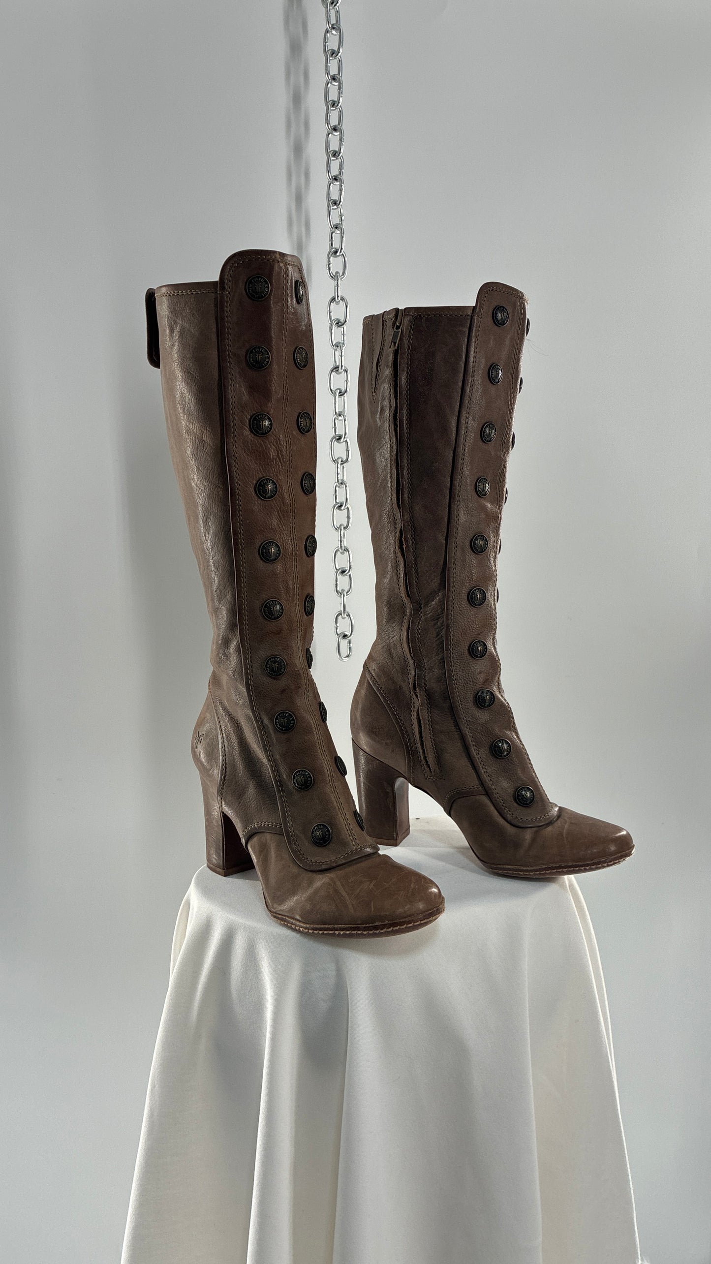 Vintage Limited Edition FRYE Adrienne Taupe Leather Rounded Toe Boots with Button Details (8.5)