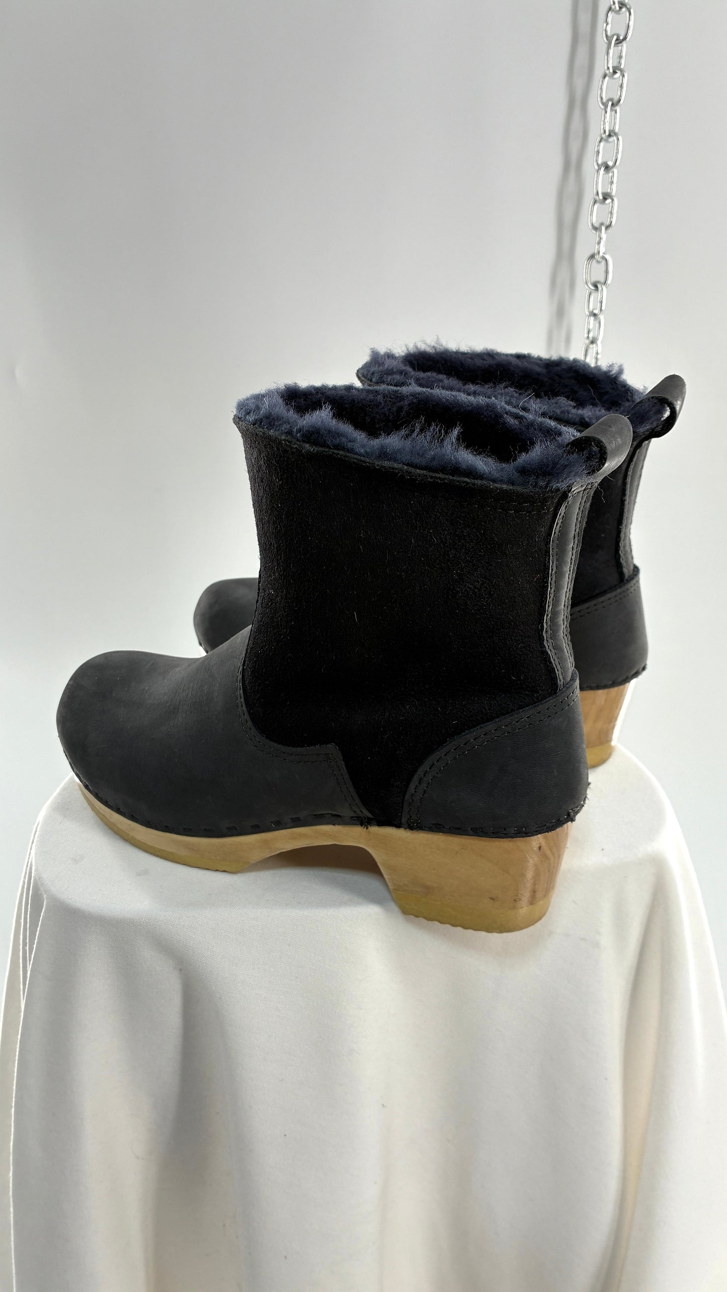 Vintage SVEN Black Leather Clog Boot with Sherpa Lining (40)