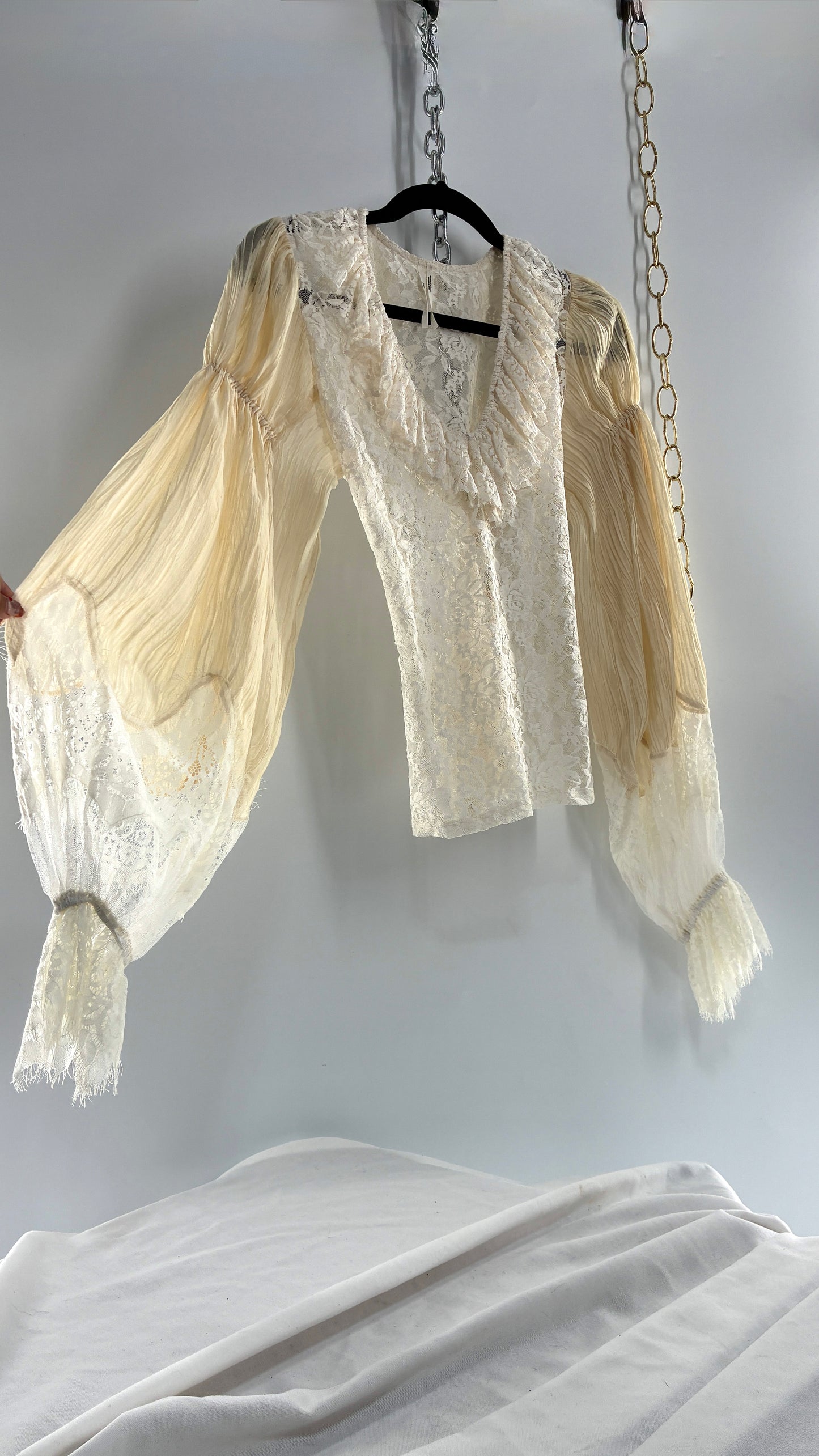 ANTHROPOLOGIE Lace Bubble Sleeve Crepe Blouse (Medium)