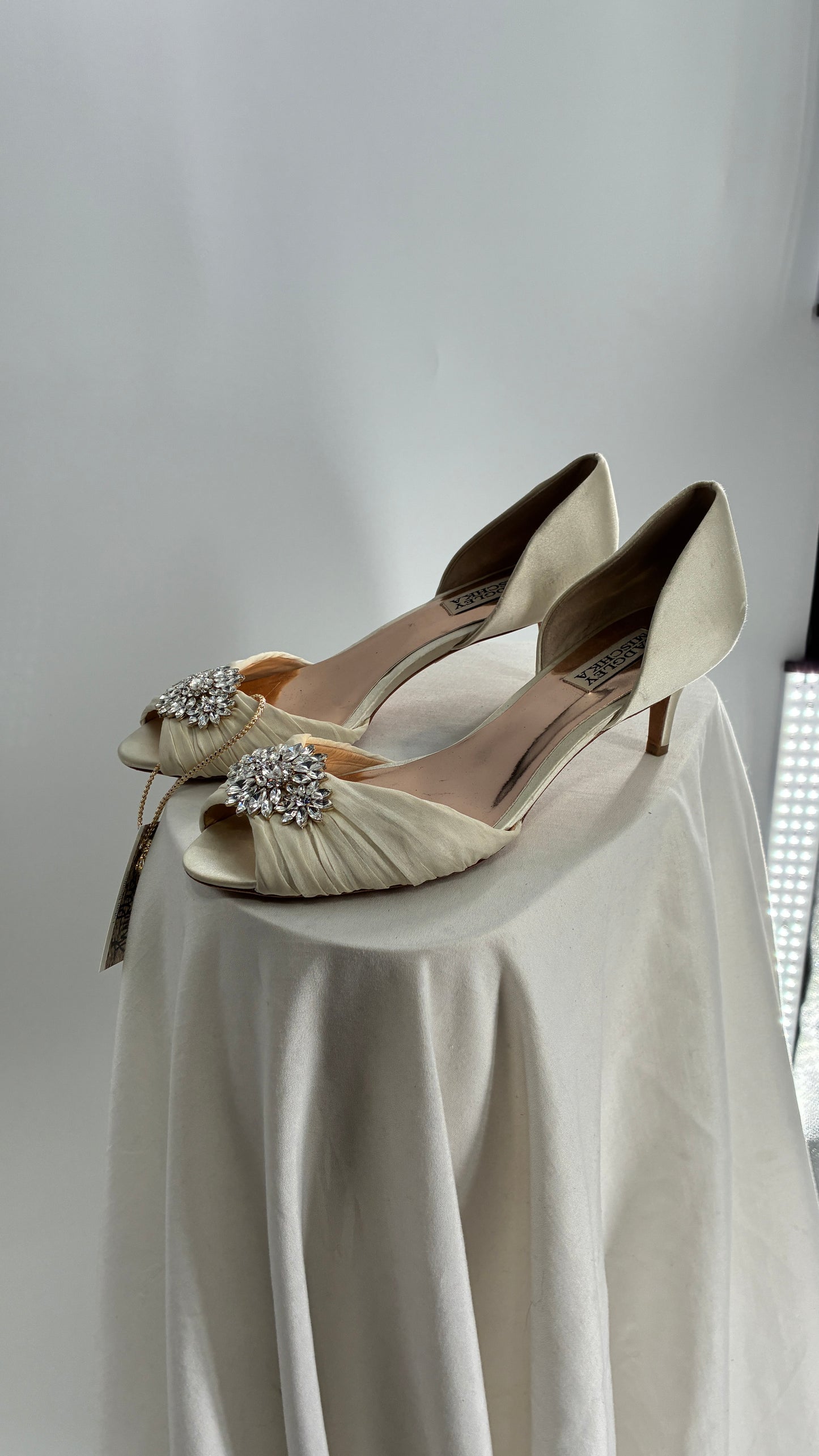 Badgley Mischka Ivory Satin Peep Toe Kitten Heel with Crystal Broche (8)