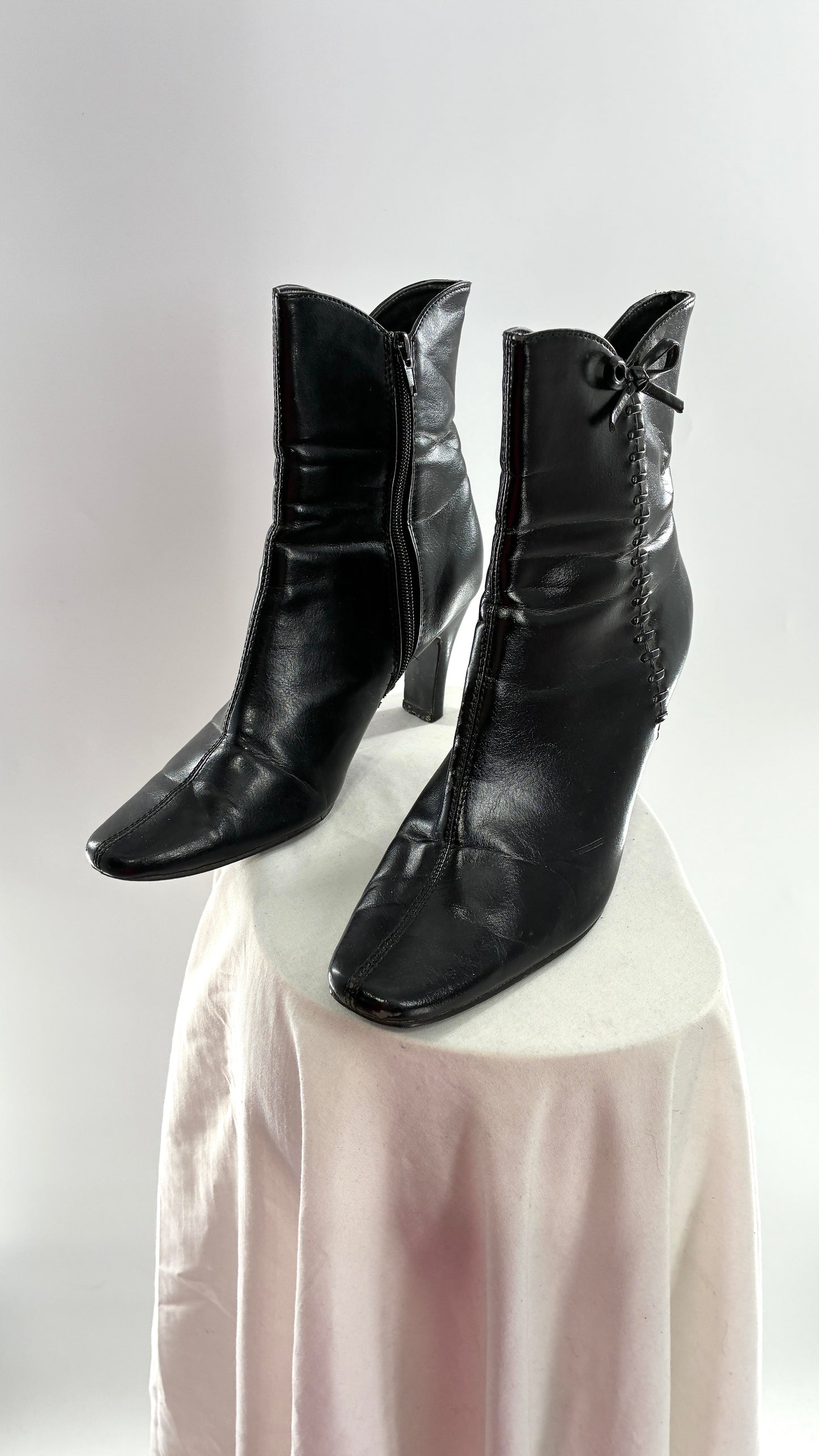 Vintage EXPRESSIONS Black Square Toe Kitten Heel Boots with Lace Up, Bow Side Details (8)
