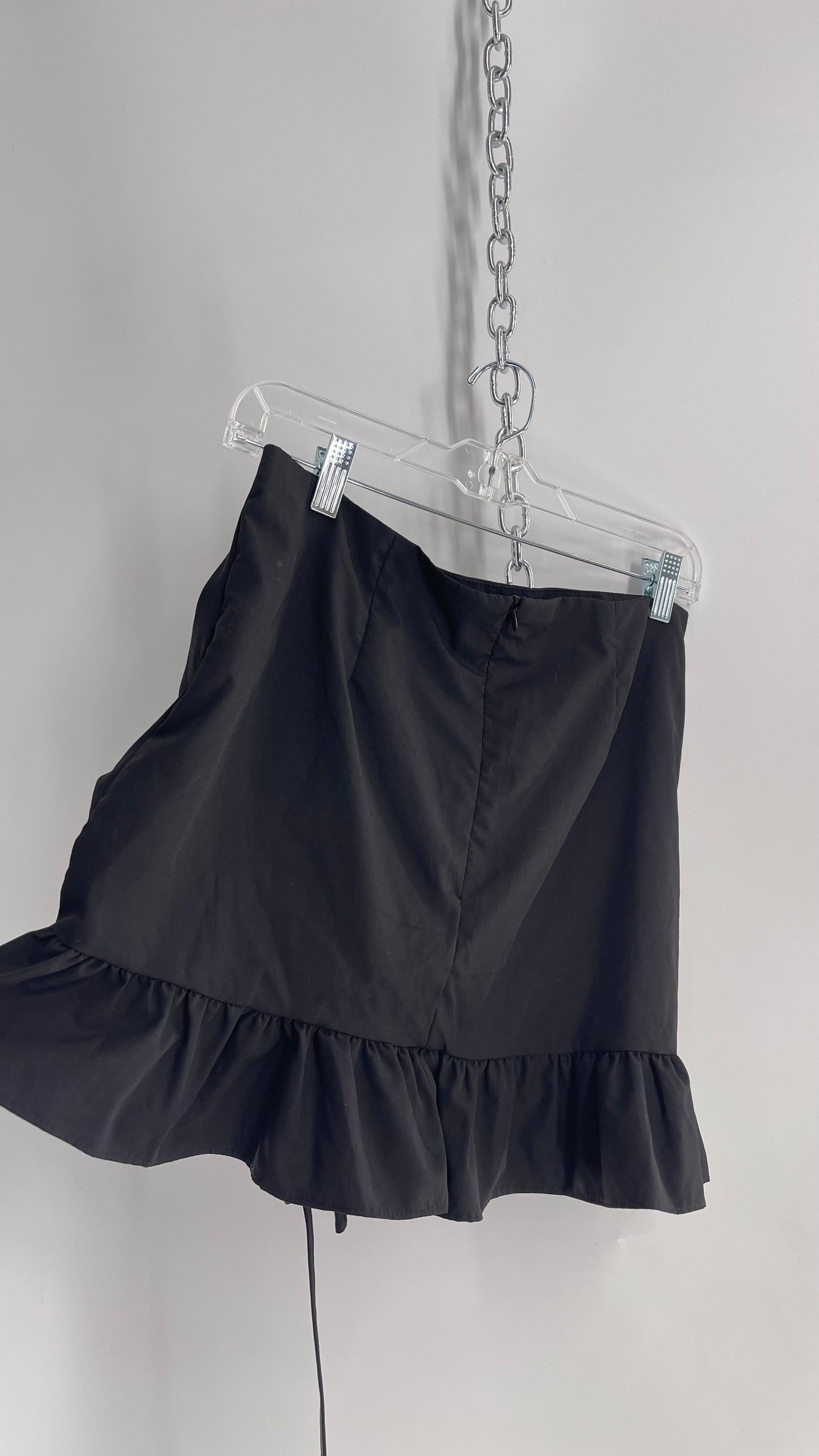 Black Mini Skirt with Side Scrunch and Ruffled Hem (Medium)