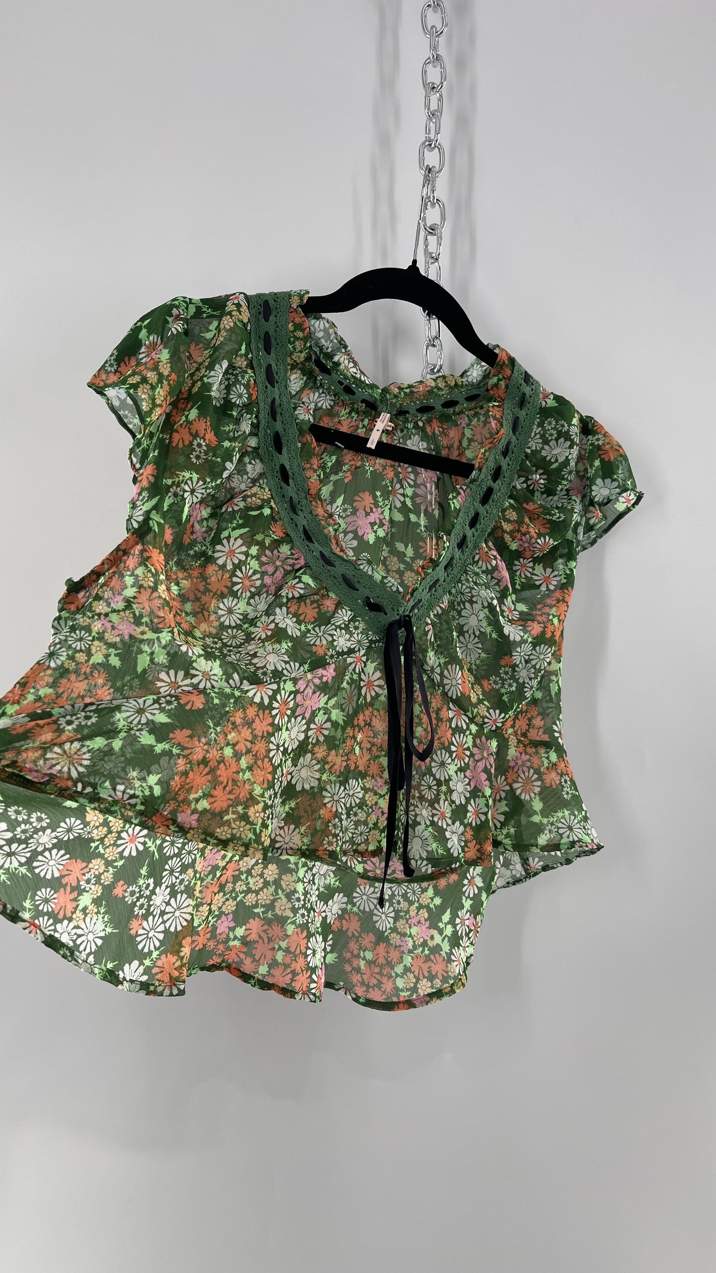 Free People Green Floral Blouse with Green Lace Neckline and Black Velvet Ribbon (Large)