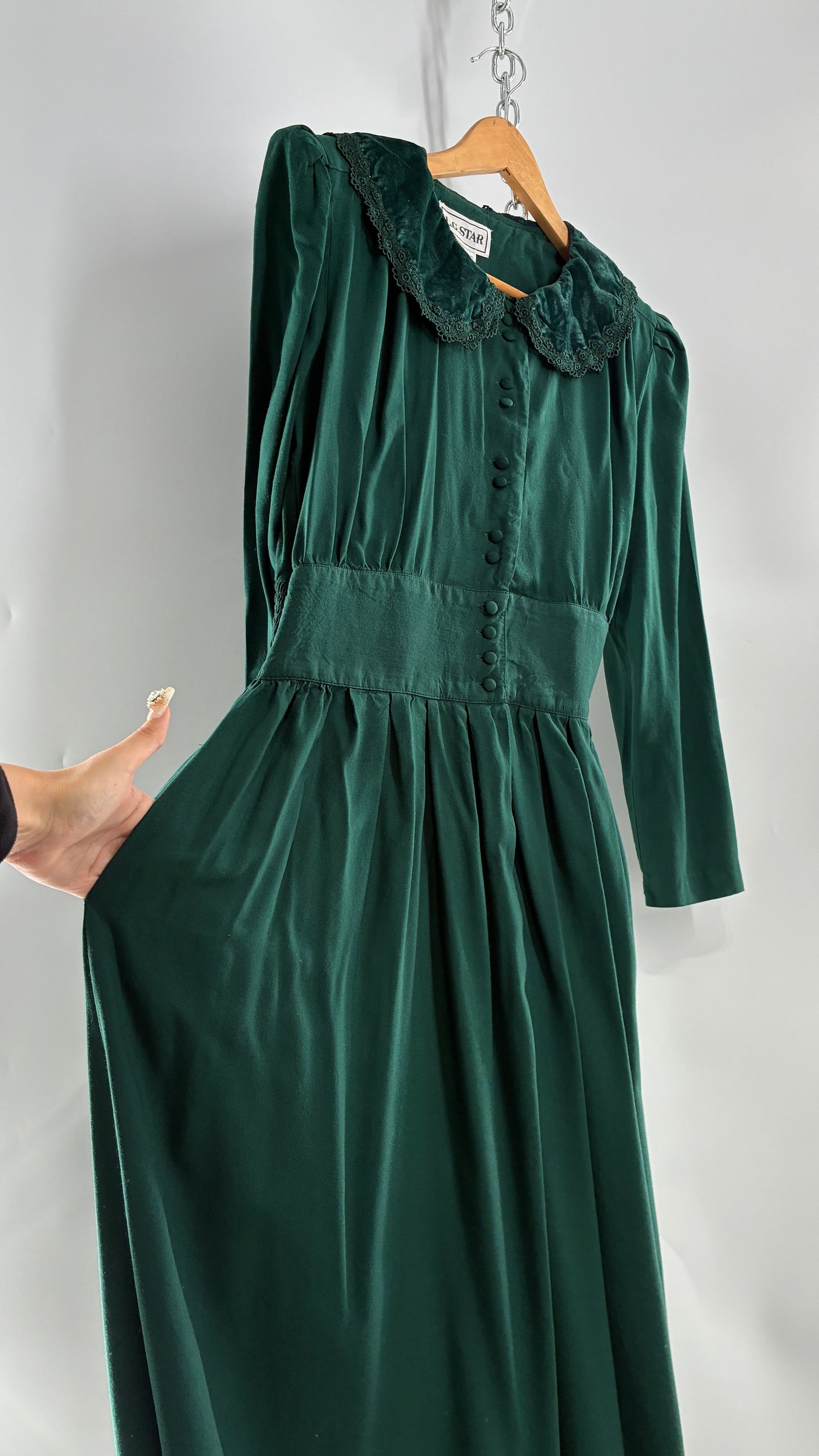 Vintage 1960s LG Star Forest Green Button Front, Velvet Collar Gown (10)