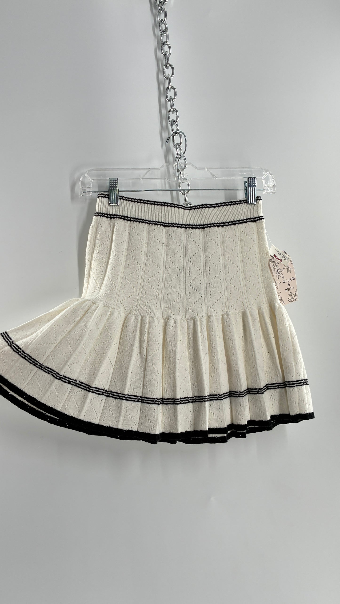 Willow & Wind Knit Pleated Mini Skirt with Tags Attached (Small)