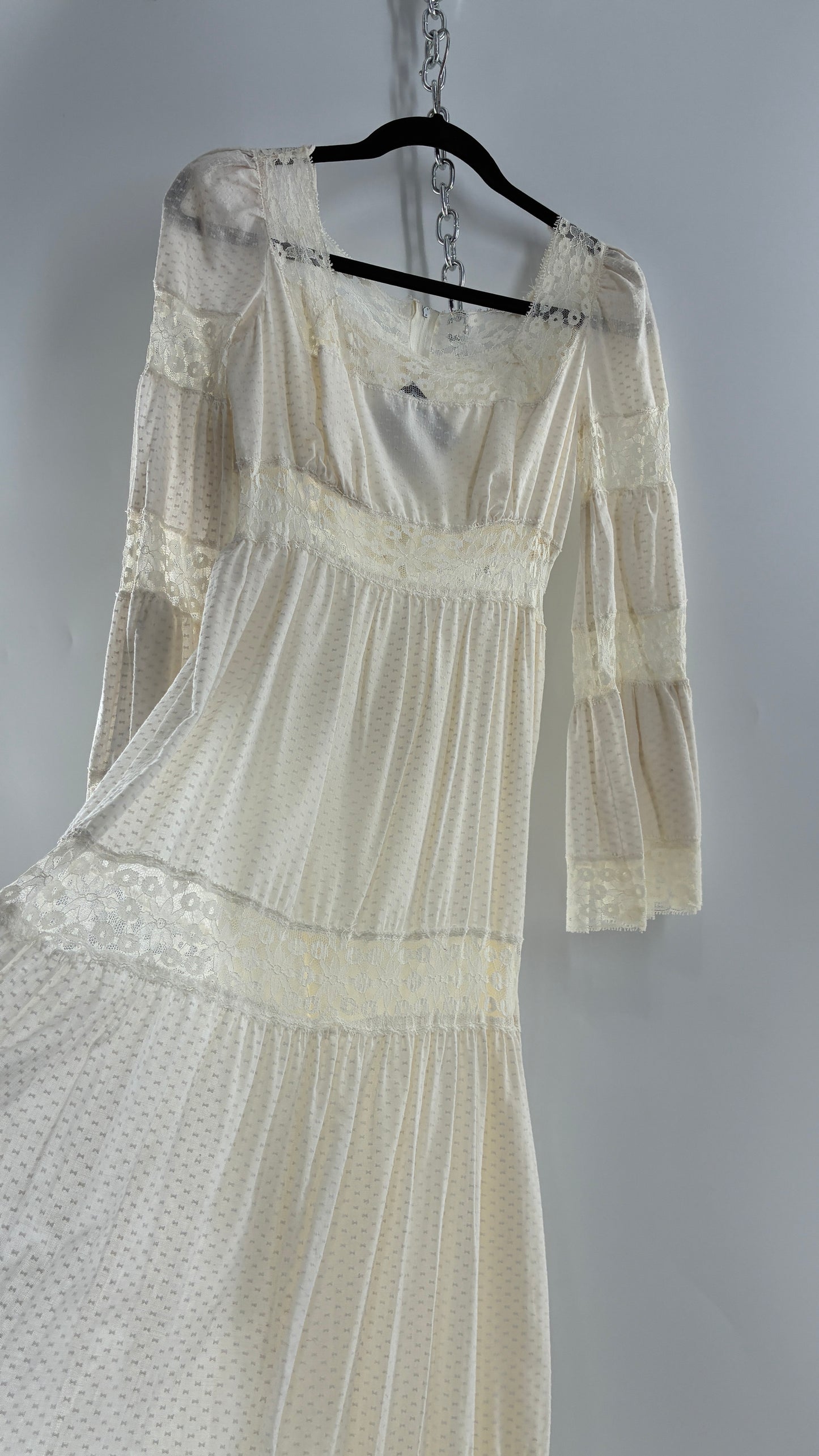 Vintage 1970s Off White Handmade Bell Sleeve Possible Wedding Gown (XS/Small)