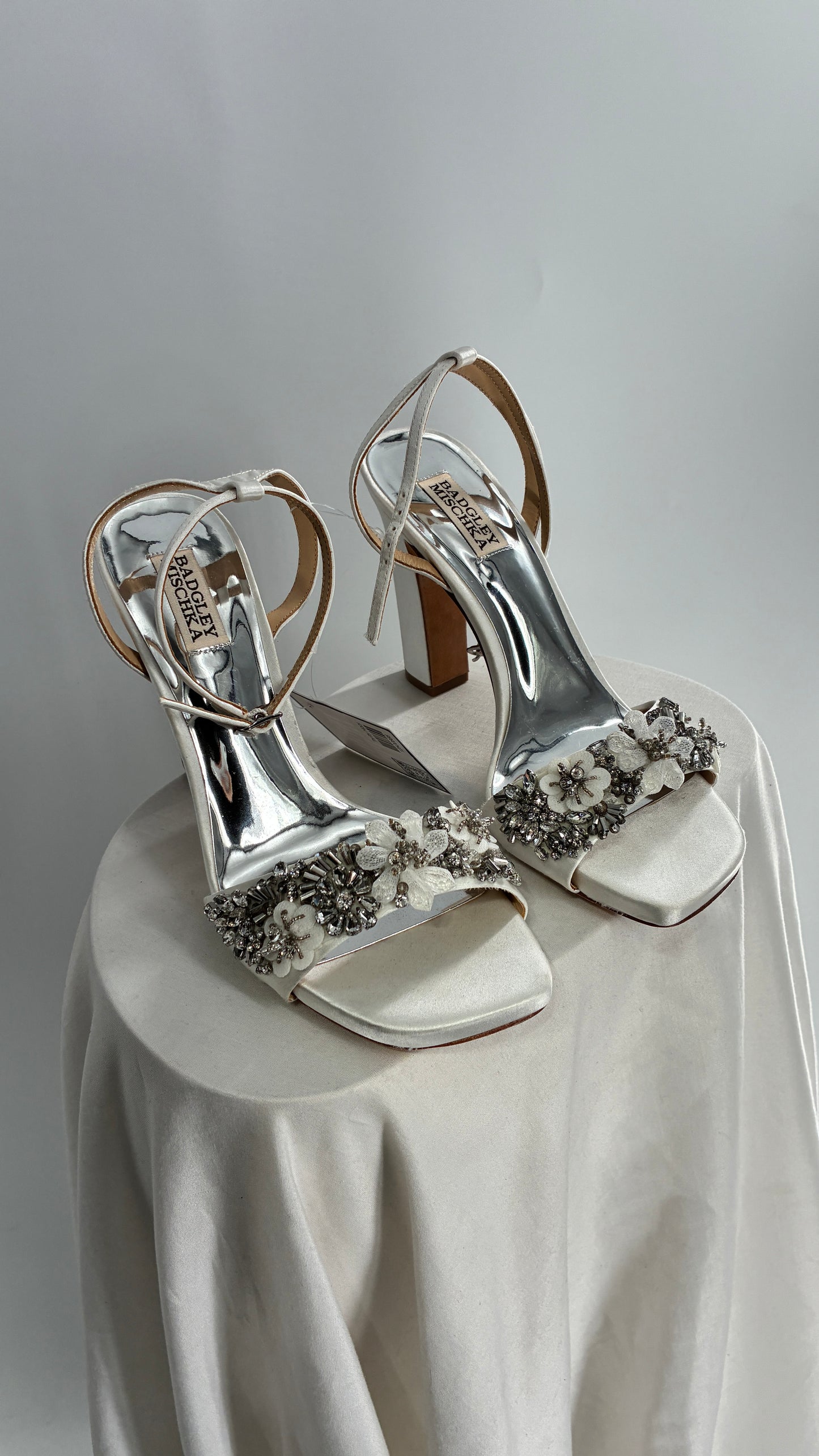 BADGLEY MISCHKA White Square Toe Embellished Florals Heels (9.5)