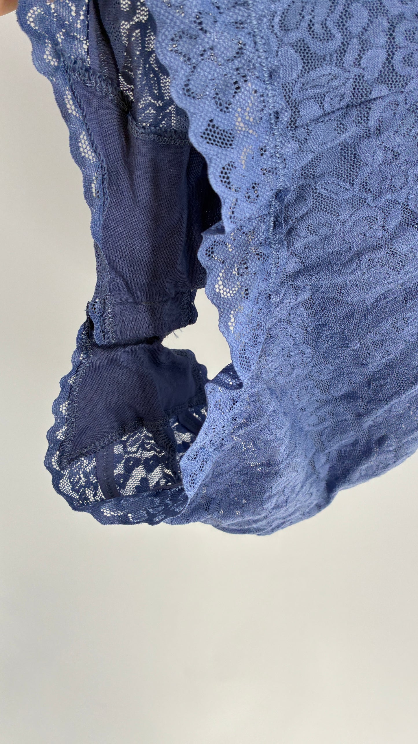 AERIE Periwinkle Blue Long Sleeve Cold Shoulder Open Back Lace Bodysuit (Large)