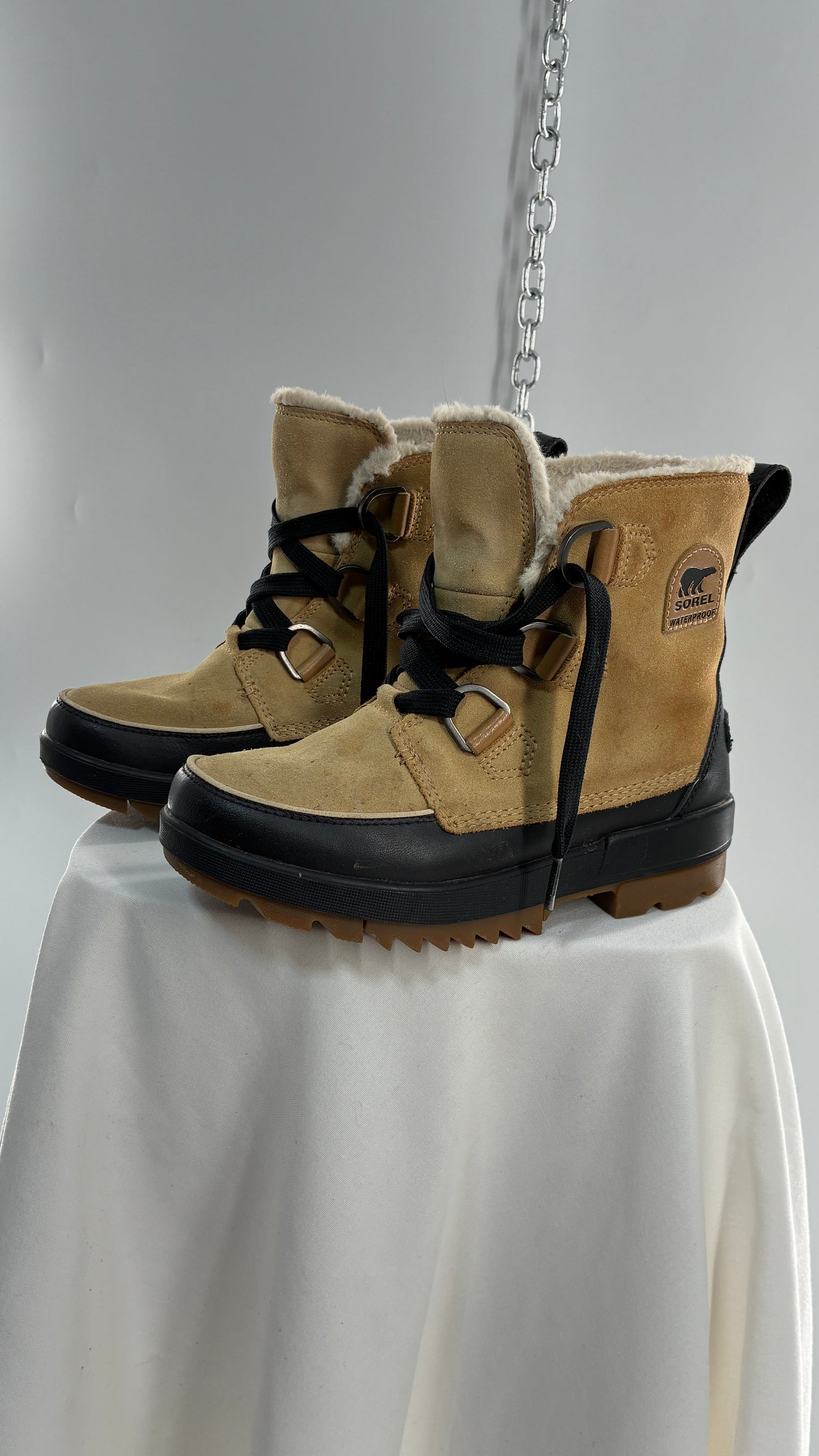 SOREL Tivoli Boots Tan with Thick Black Laces (7.5)