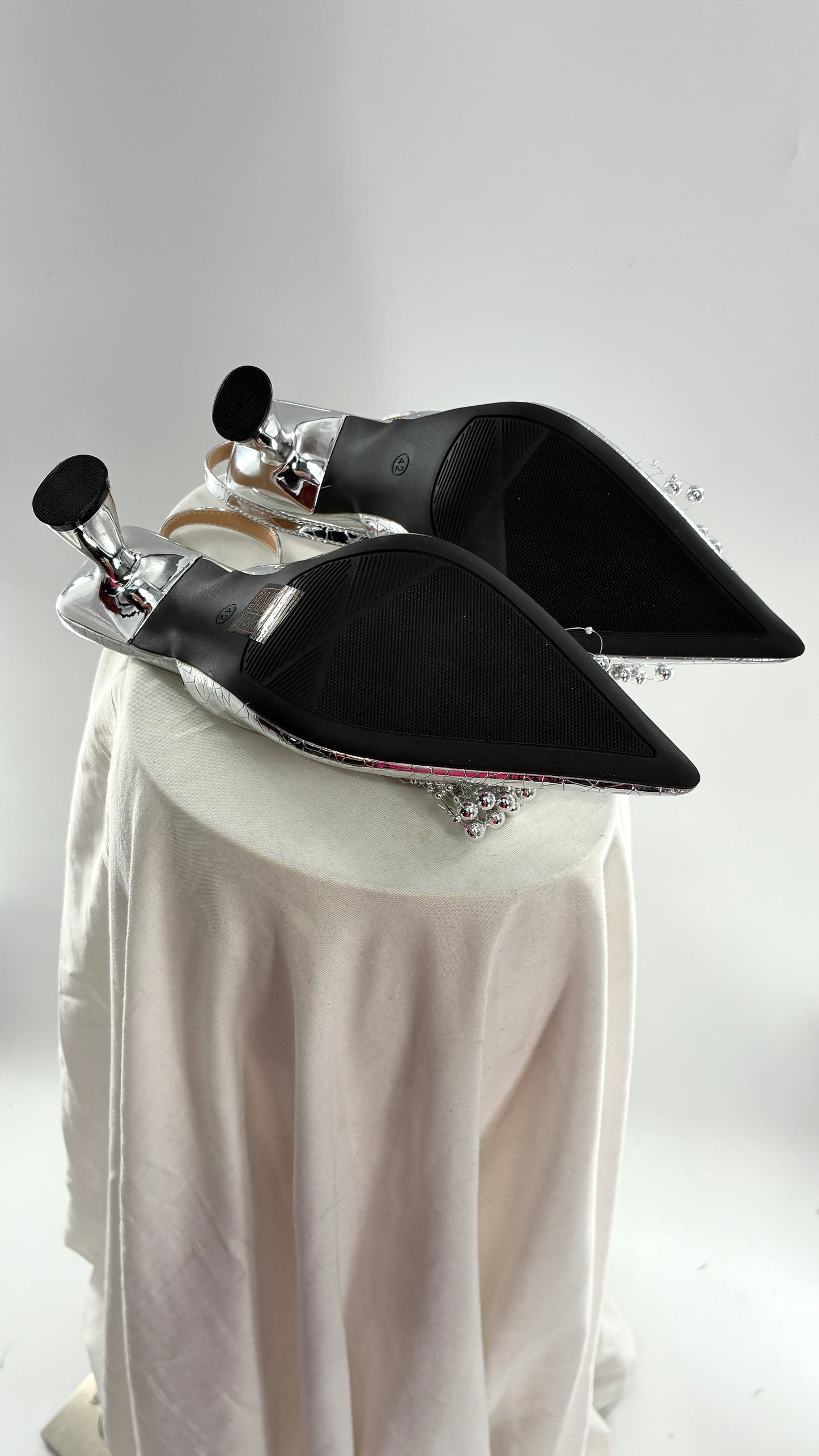Chrome Silver Pointed Toe Slingback Kitten Heels with Abstract Detail (42)