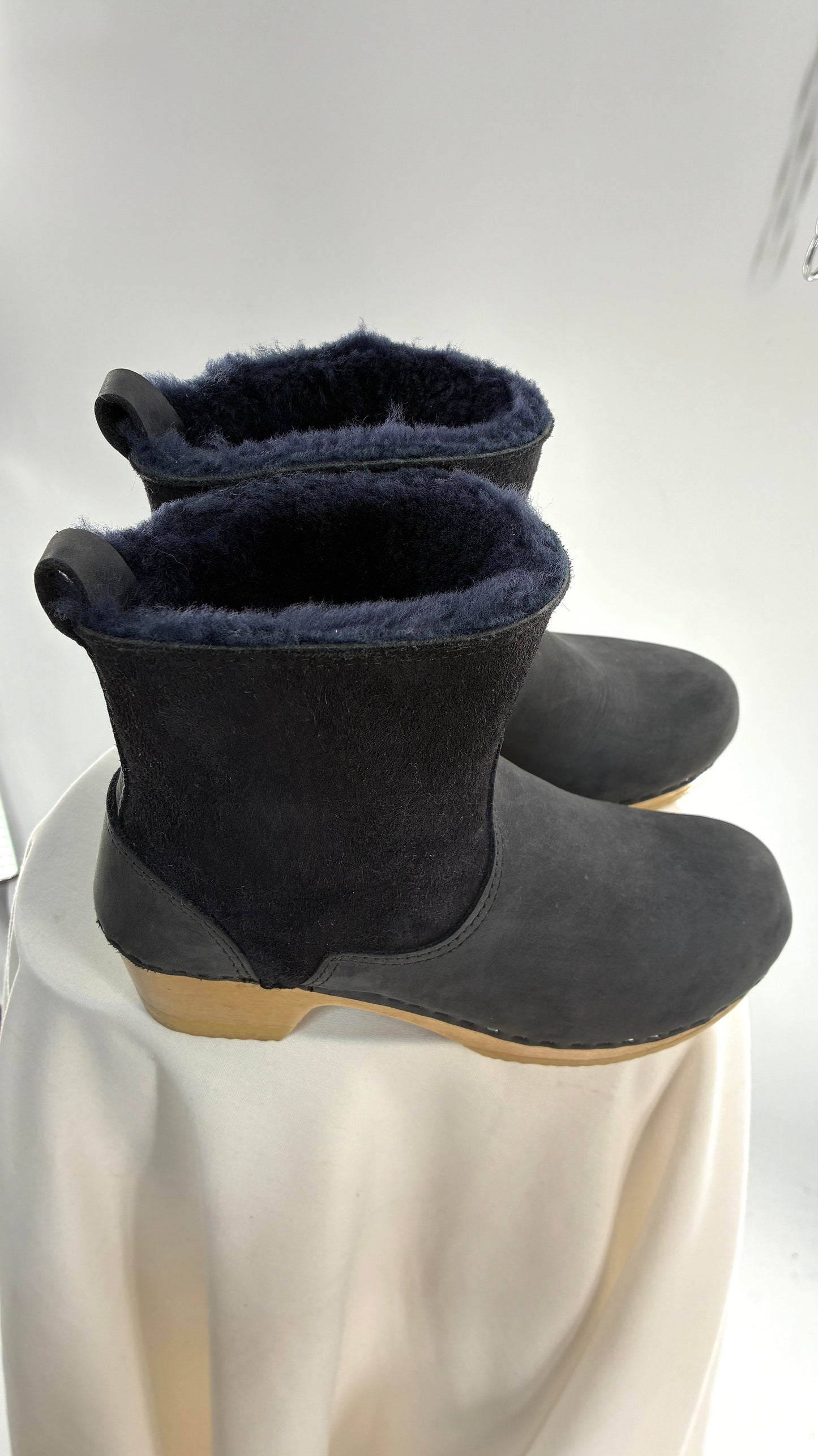 Vintage SVEN Black Leather Clog Boot with Sherpa Lining (40)