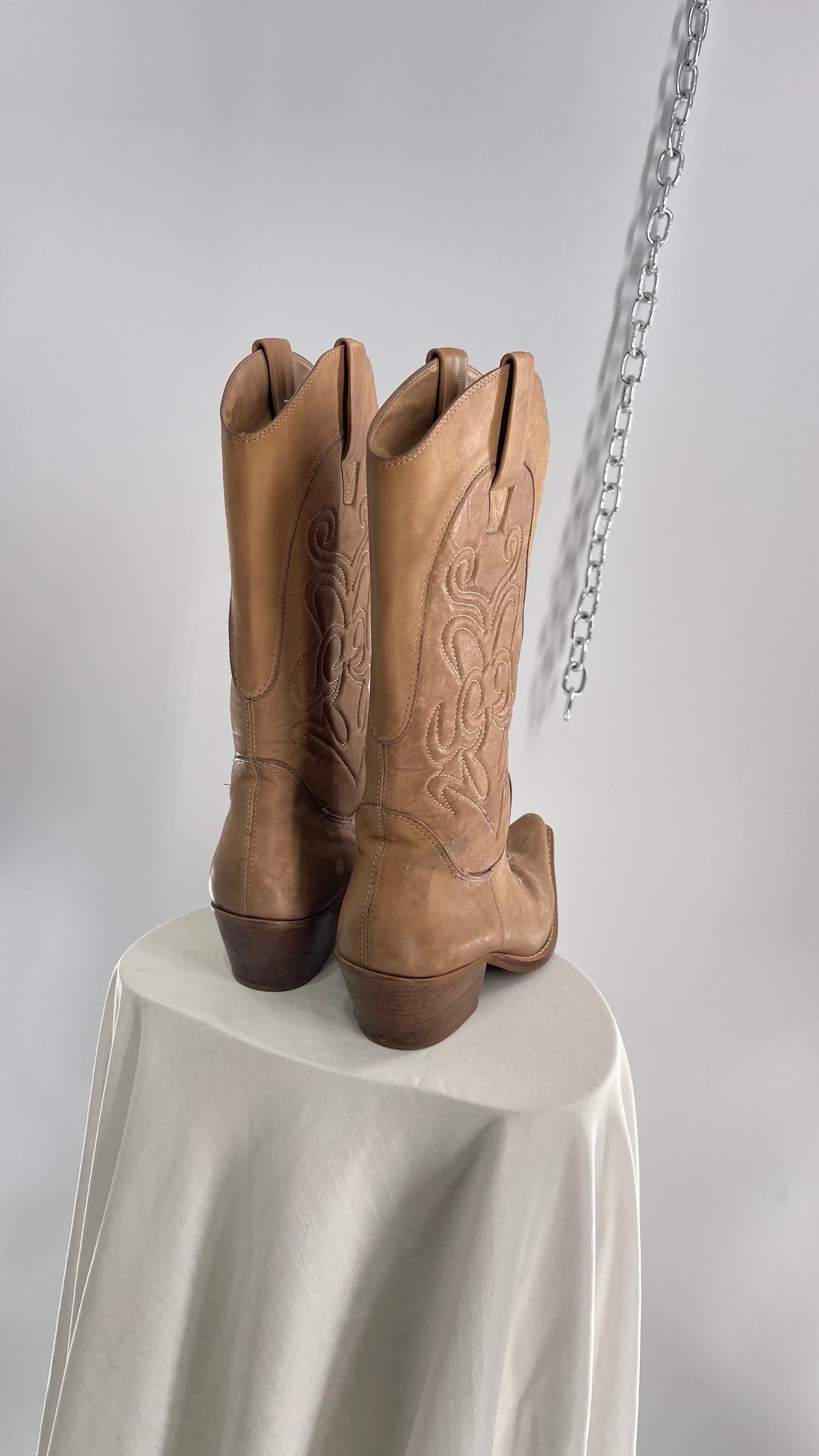 Vintage Xenny Penny Light Tan Embossed Cowboy Boots (9M)