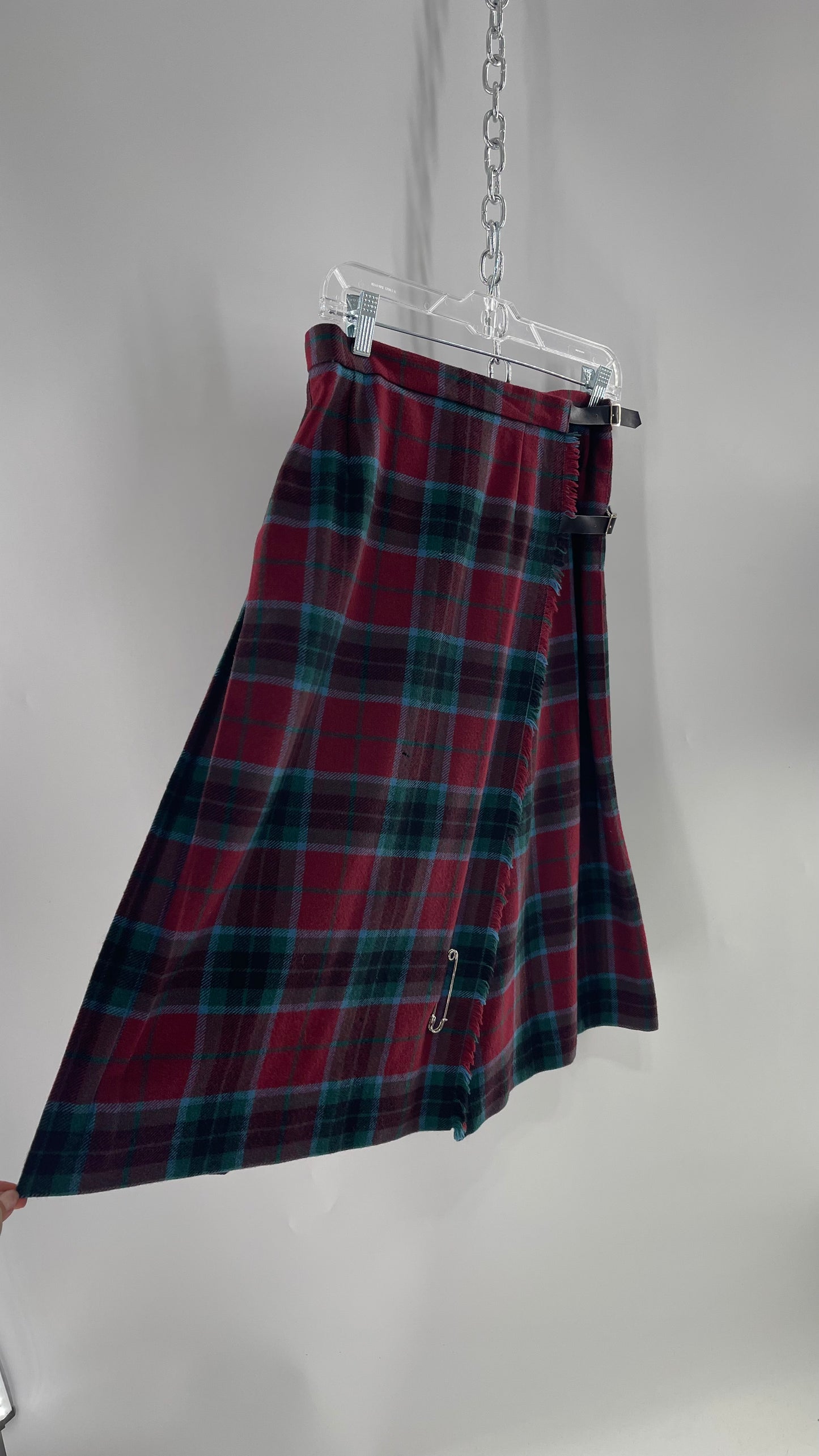Vintage Clan Crest Pure New Wool Tartan Plaid Skirt with Oversized Pin Made in Scotland (36)