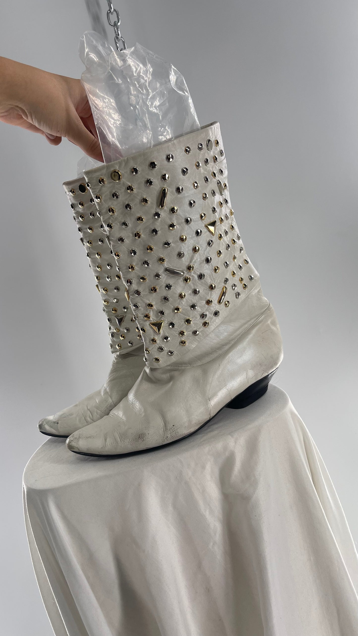 Vintage 1980s Fantasy Collection White Leather Pointed Boots with Mixed Metal Studs (8)