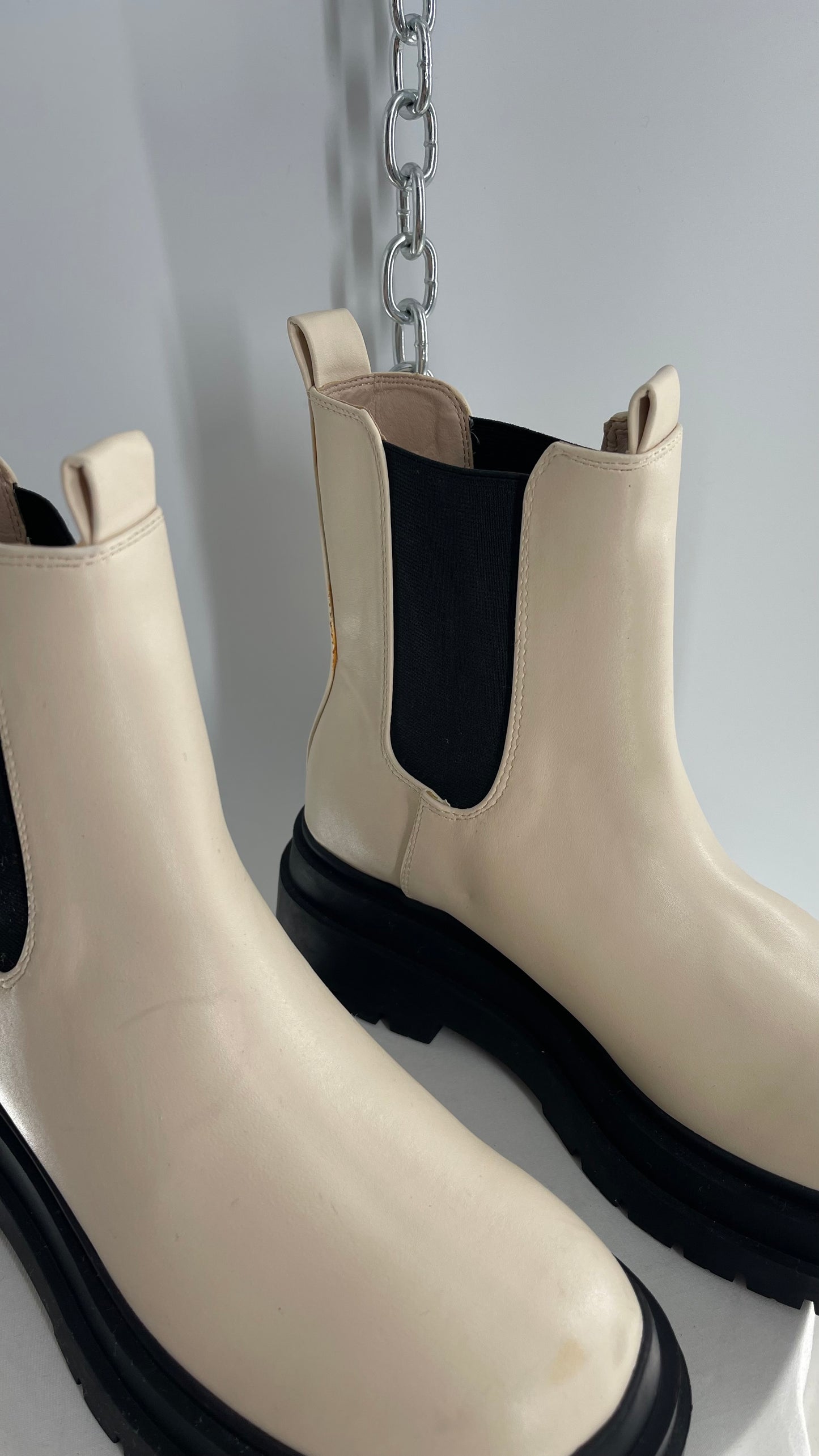 Urban Outfitters Off White Chelsea Boot (9)