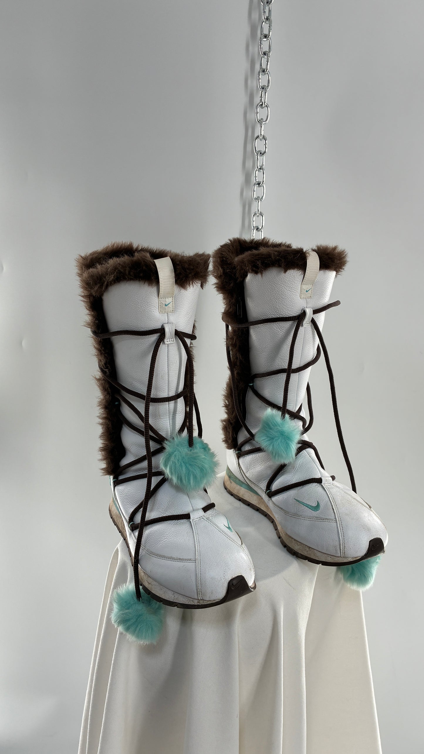 Vintage NIKE Pom Pom Snow Style White Boots Lined with Brown Fur, Turquoise Details (9)