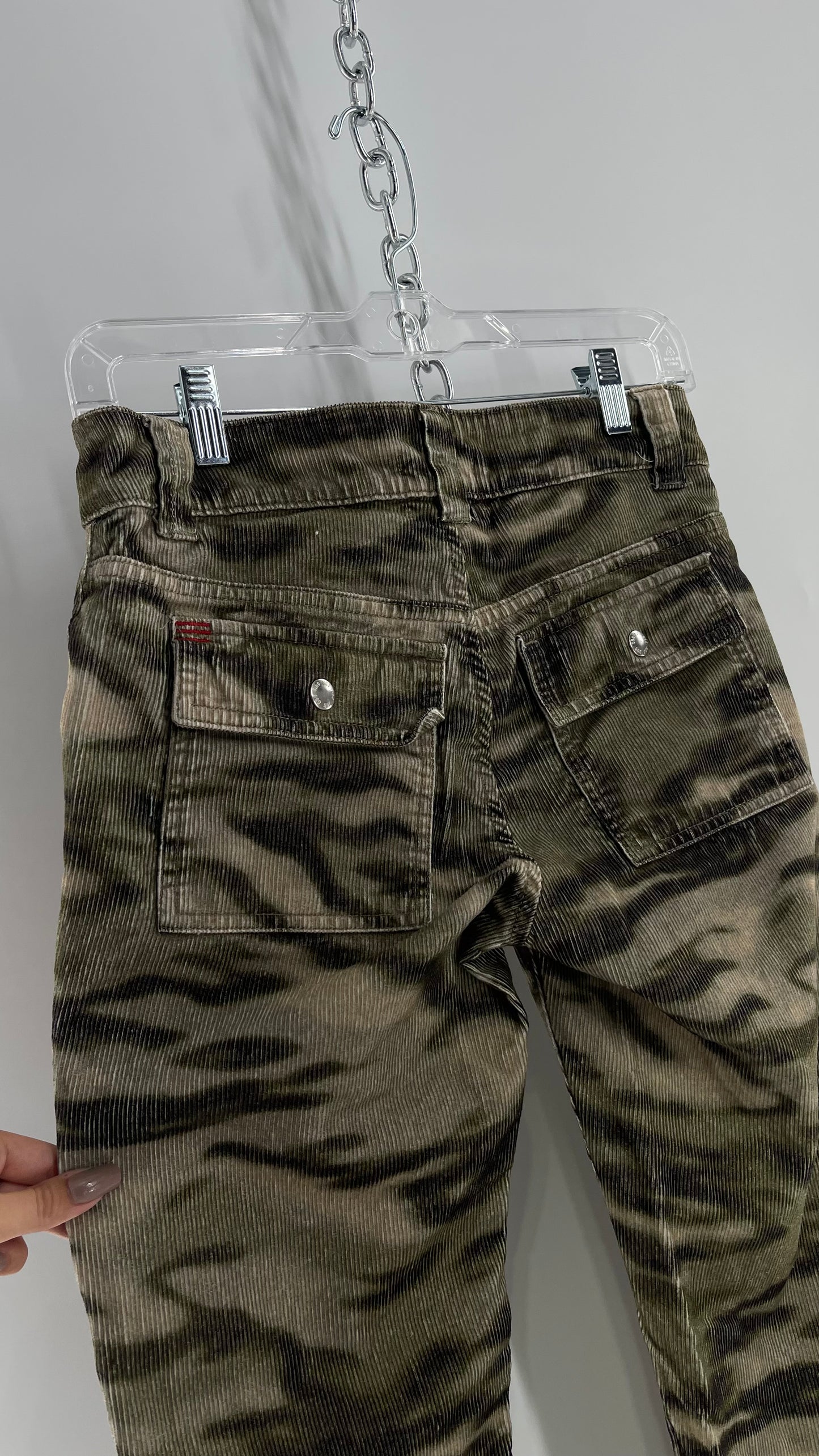 BDG Urban Outfitters Green 90s Army Print Cargos (0)