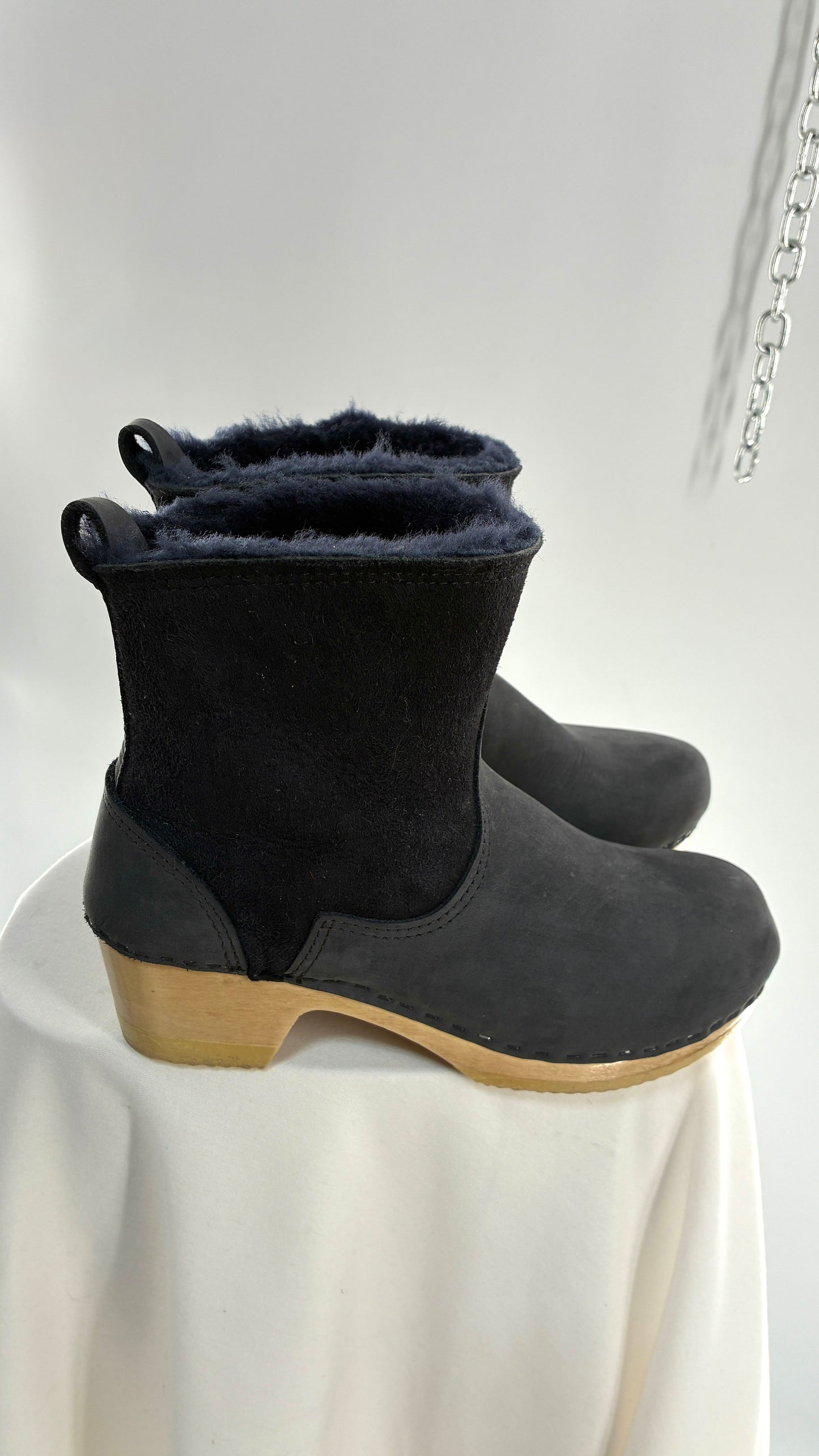Vintage SVEN Black Leather Clog Boot with Sherpa Lining (40)