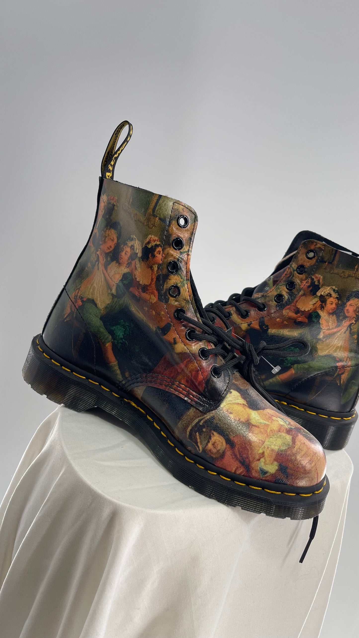 Dr Martens Men's William Hogarth Pascal 1460 Special Edition Art Museum Collection Boots. (8 M)