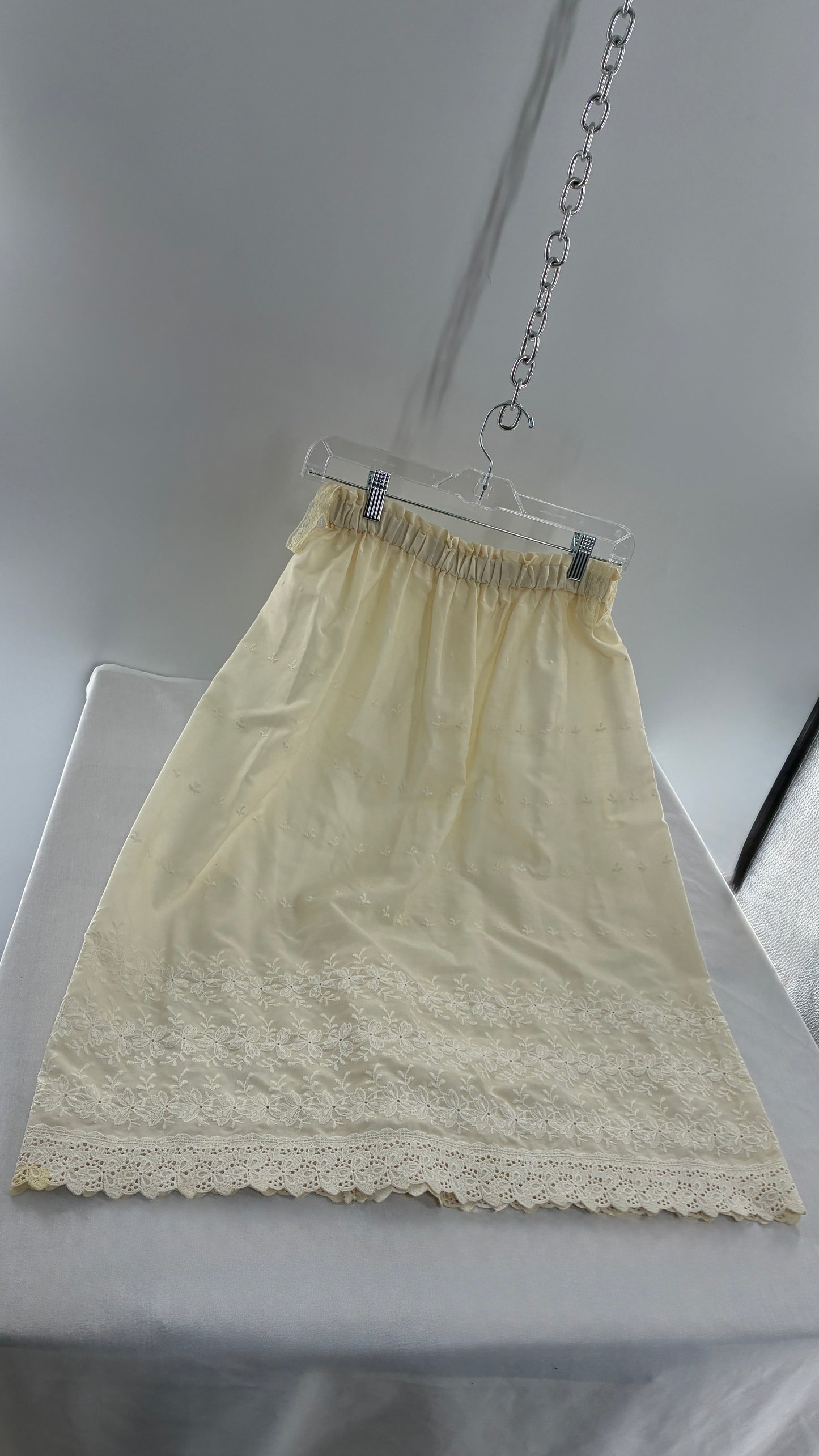 Vintage 1960s Handmade Lace Hem Cotton Skirt with Embroidered Patterning (XS/S)