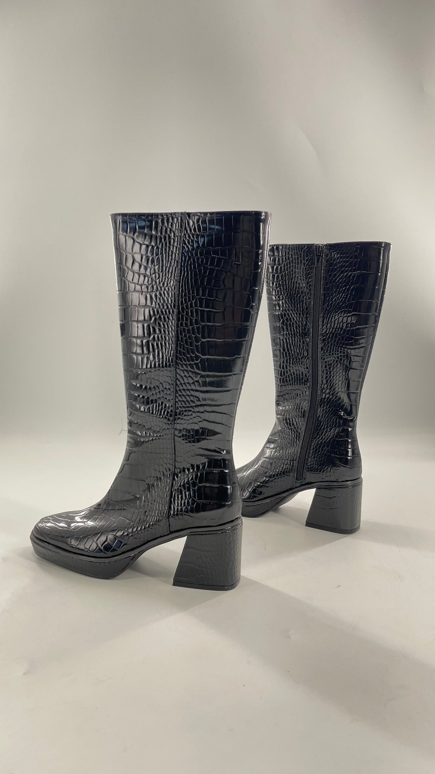 Urban Outfitters Black Crocodile Embossed Knee High Heel Boots (6)