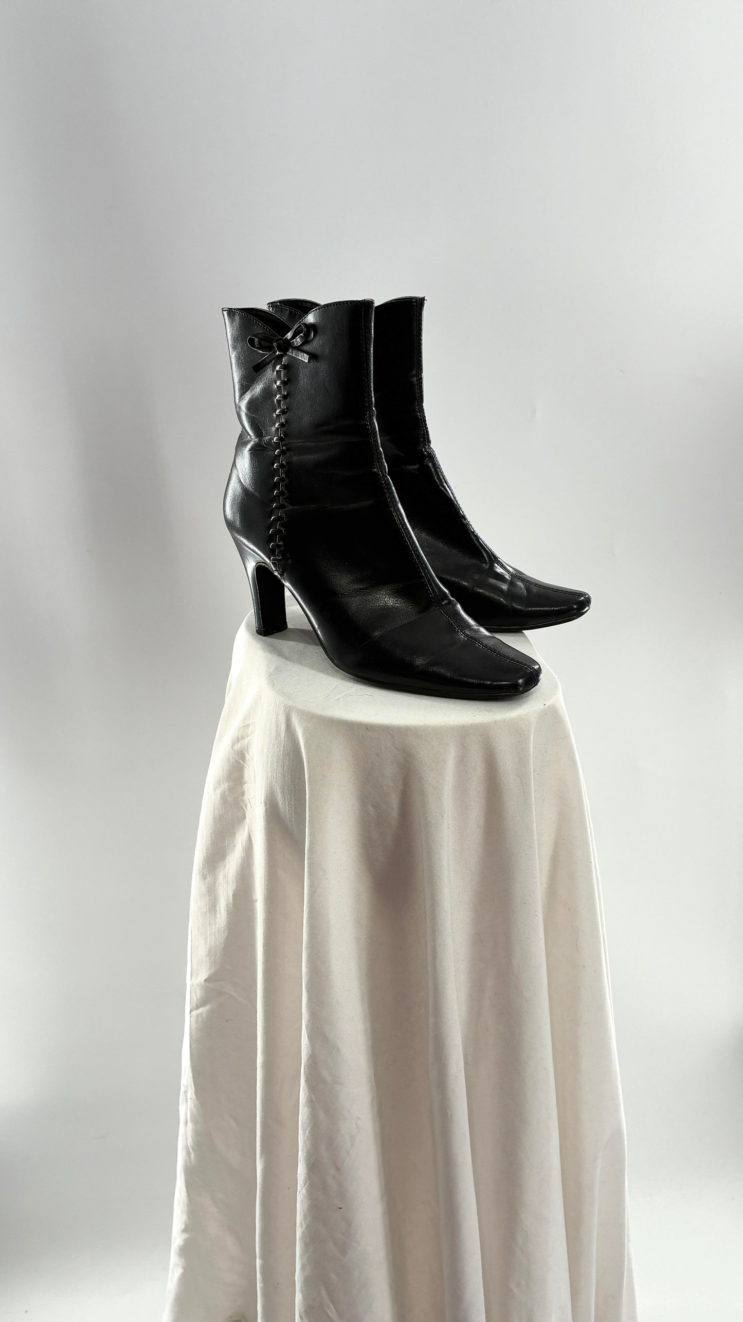 Vintage EXPRESSIONS Black Square Toe Kitten Heel Boots with Lace Up, Bow Side Details (8)
