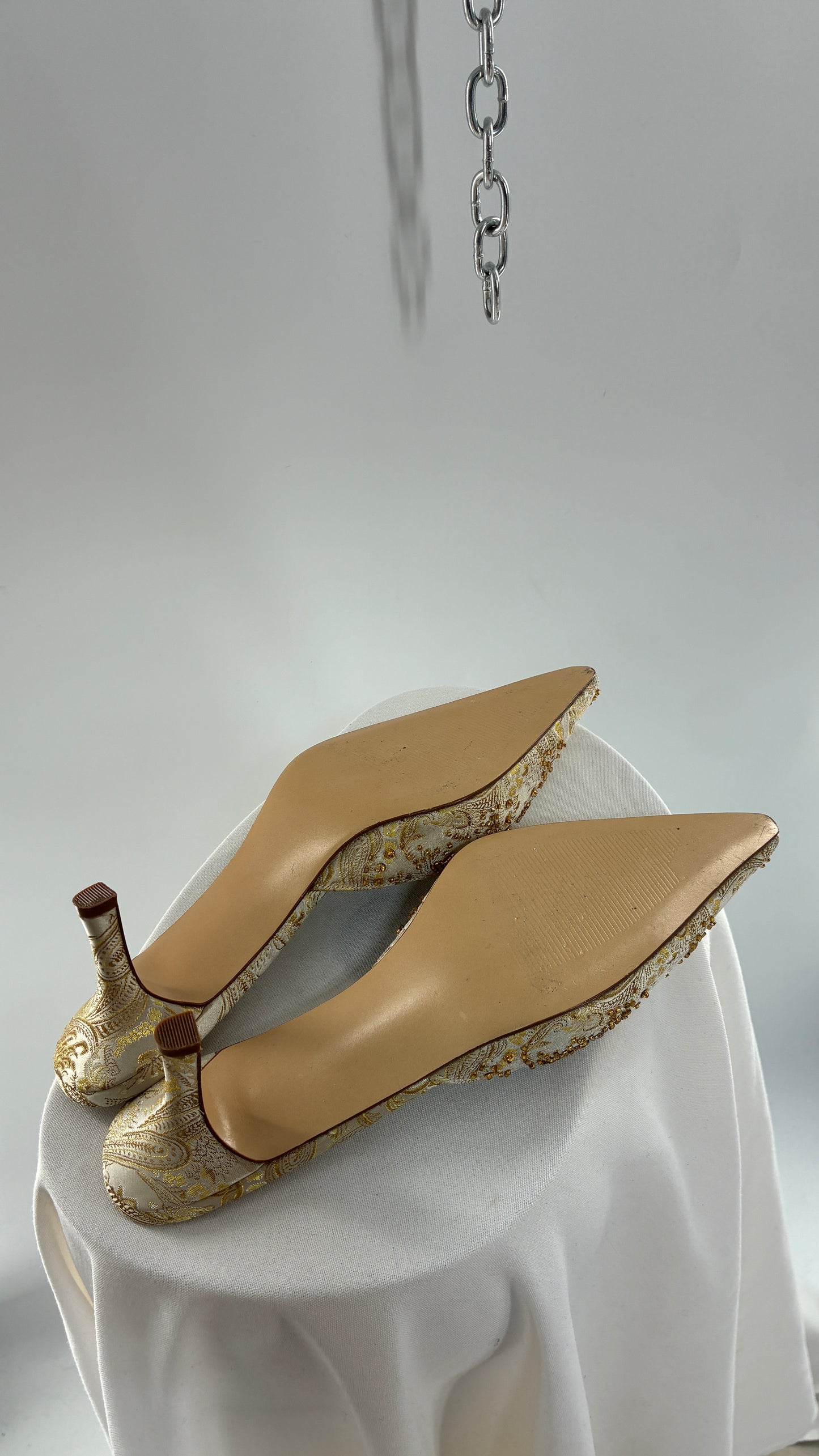 Vintage Karen Scott Samora Brocade Ivory and Gold Beaded Pointed Toe Kitten Heel (9.5)