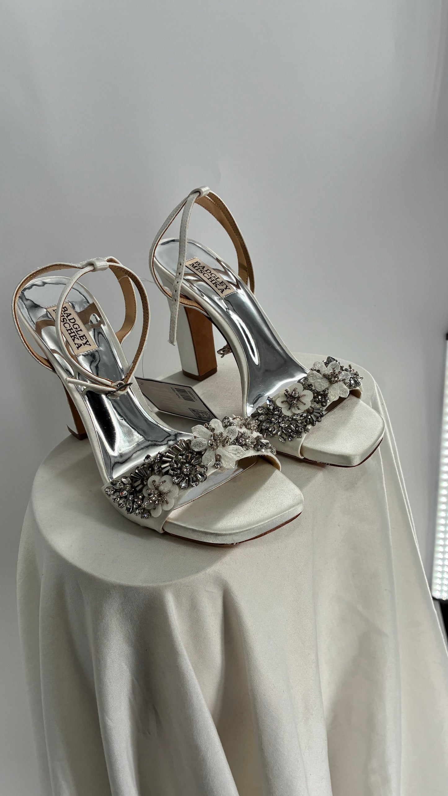 BADGLEY MISCHKA White Square Toe Embellished Florals Heels (9.5)