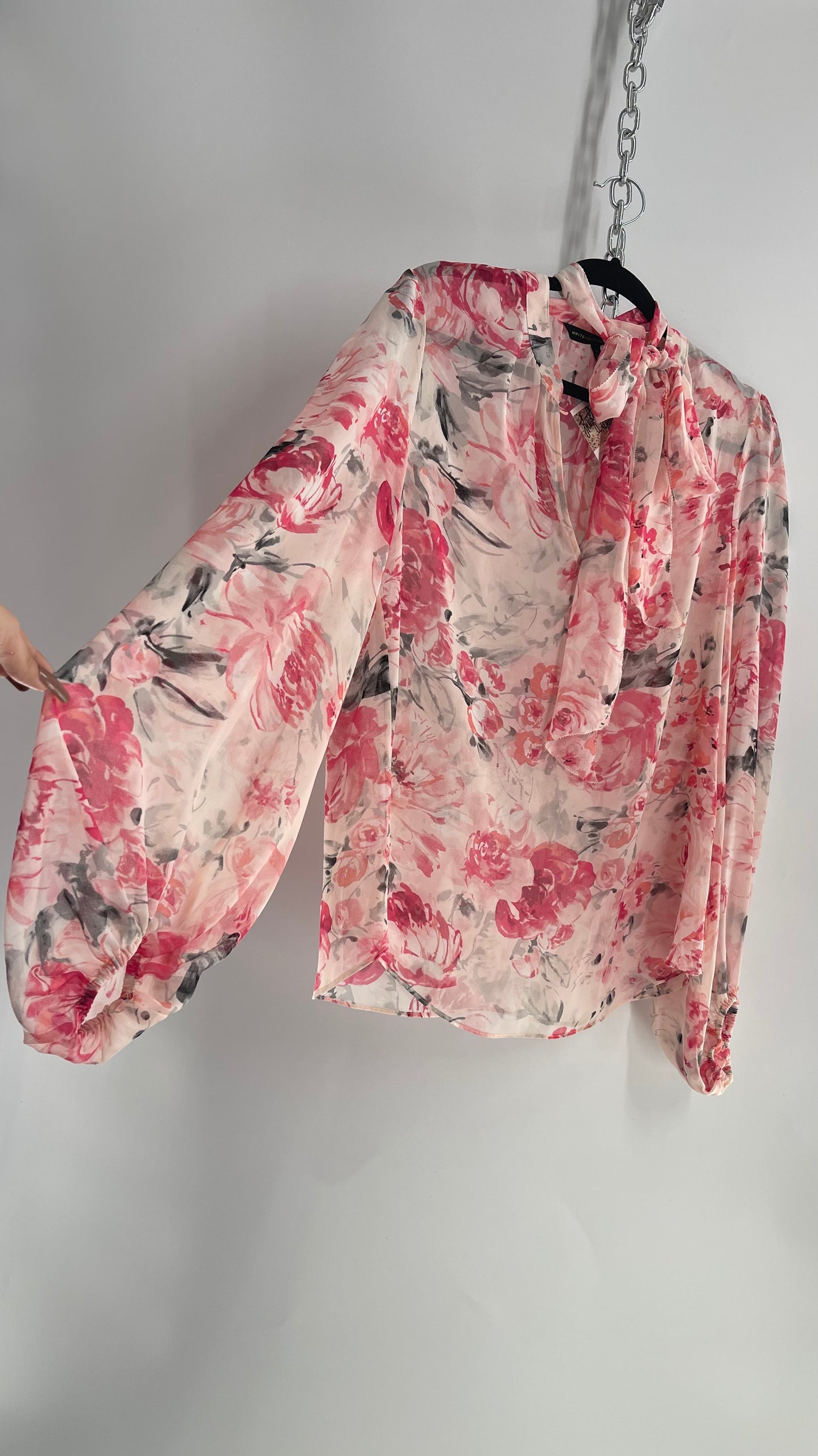 White House| Black Market Pink Floral Tie Neck Bubble Sleeve Blouse (10)